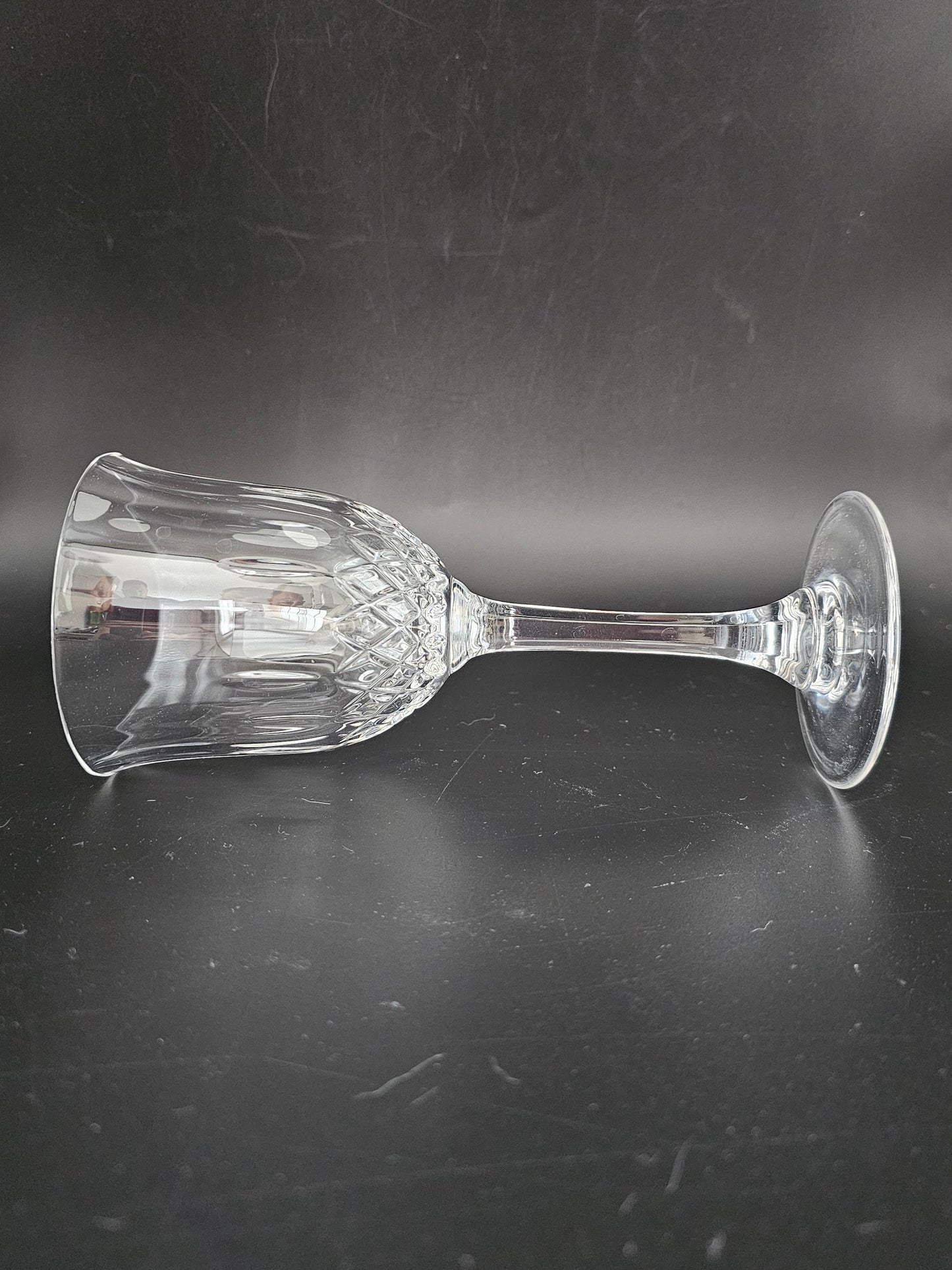 Set of 4 tall Stemmed Crystal Wine Glasses. 235ml