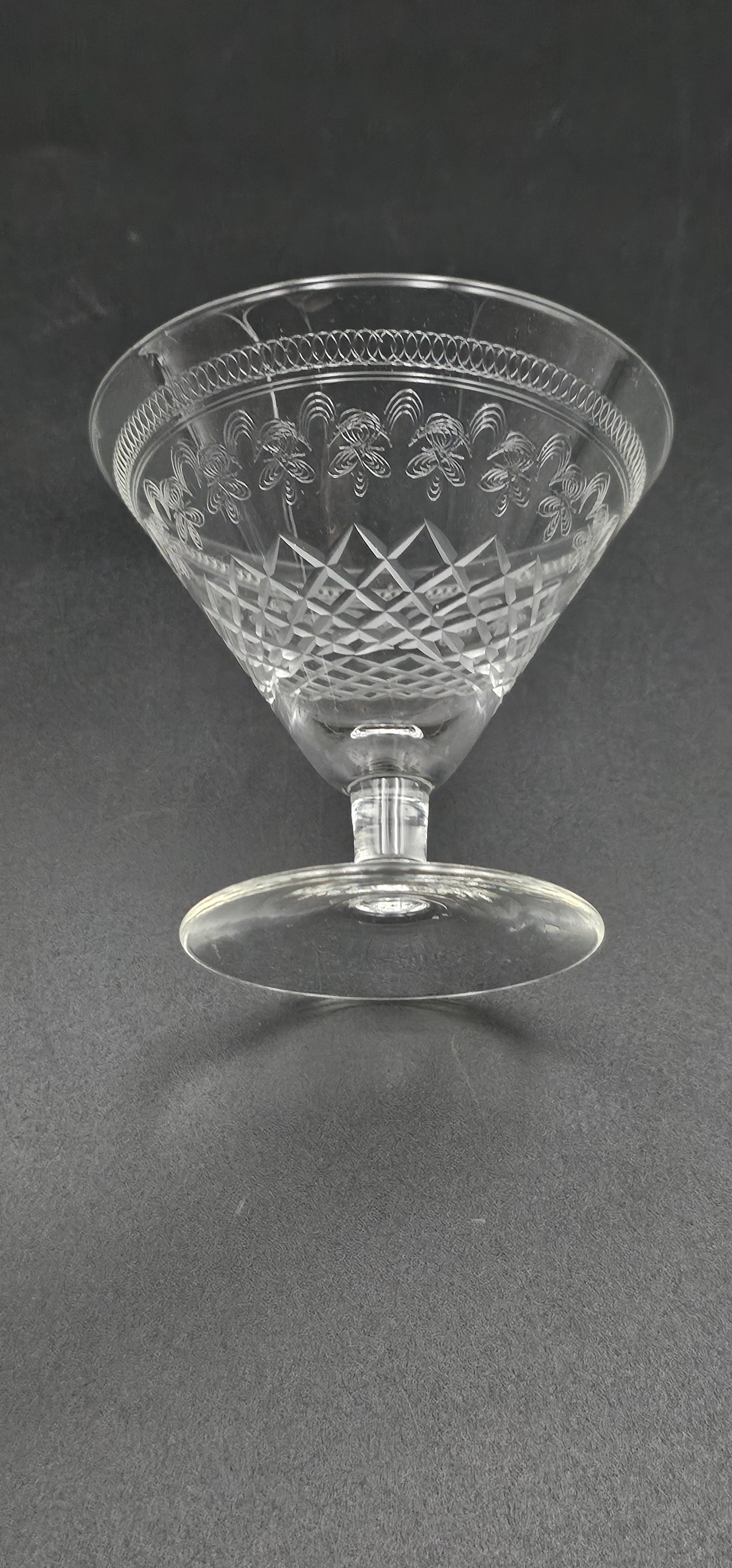 Set of 8 fine and delicate Lady Hamilton Pall Mall Crystal liqueur glasses. 65ml 6.5cm tall