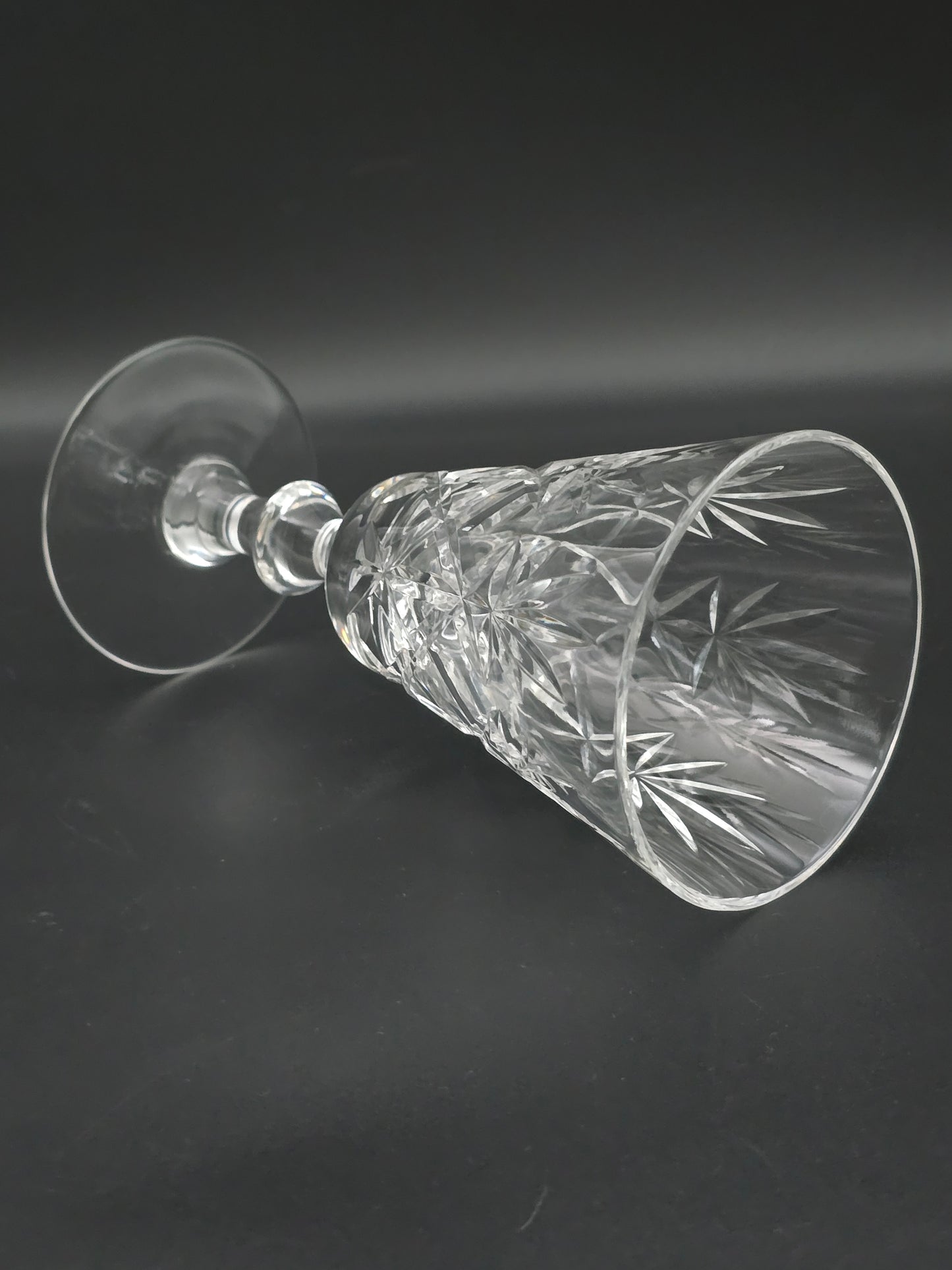 Set of 5 Crystal glass wine glasses. 200ml. 16cm tall