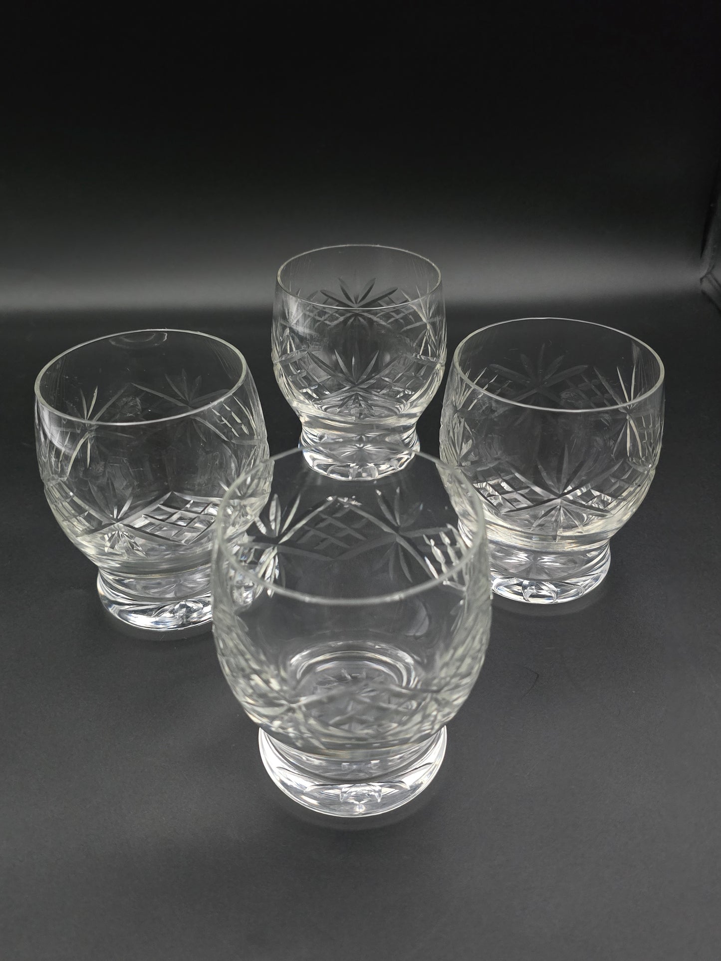 Set of 4 vintage Starburst Base Crystal Tumblers – 350 ml, 10 cm Tall, Diamond-Cut Design