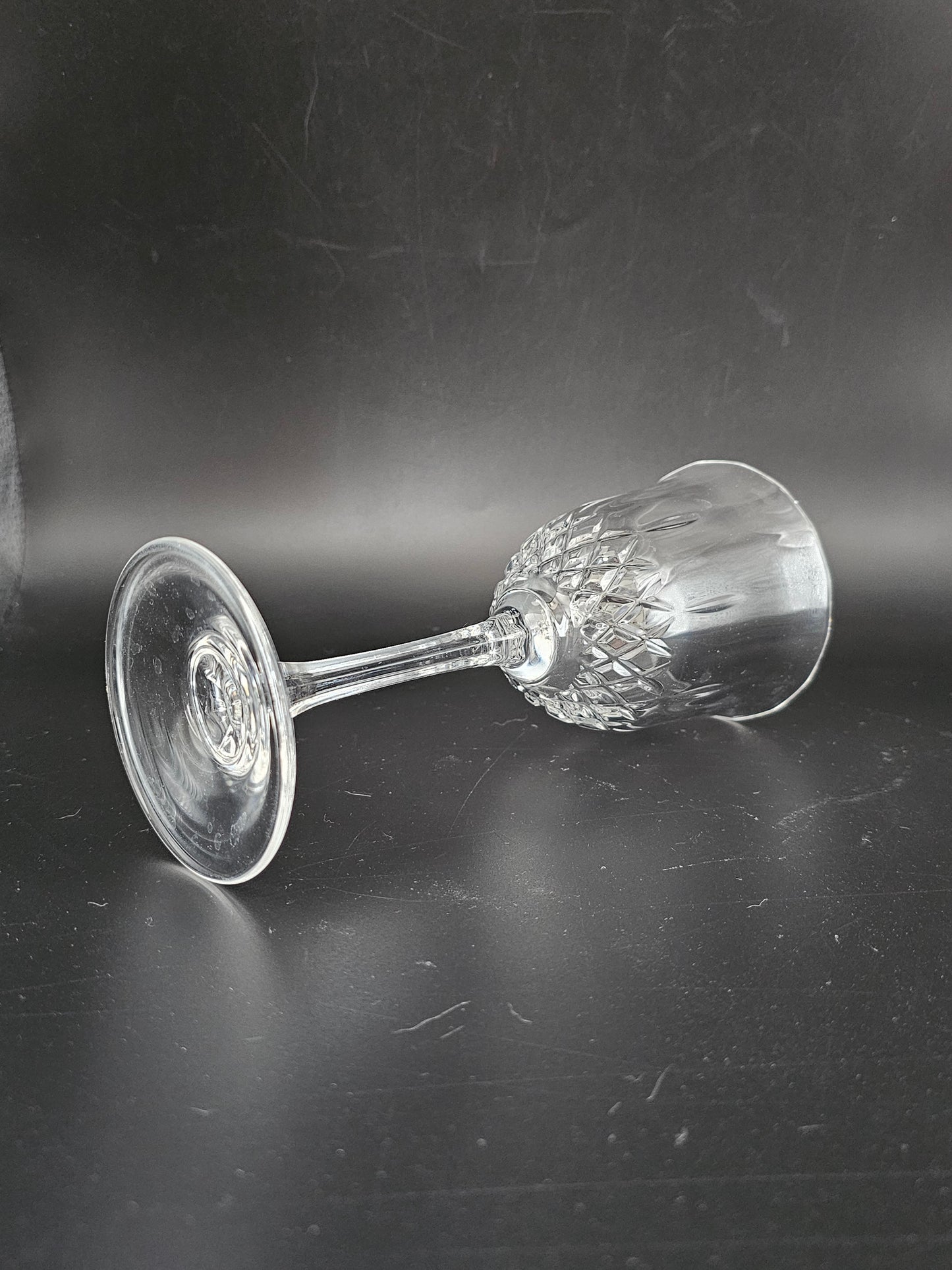 Set of 4 tall Stemmed Crystal Wine Glasses. 235ml