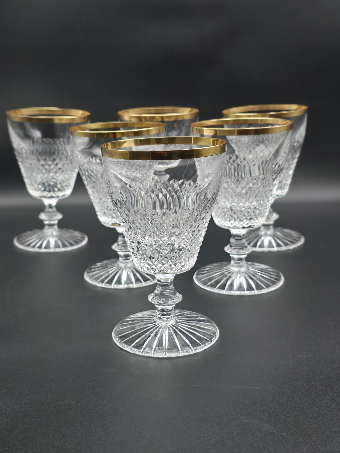 Set of 6 Beautiful Crystal wine Glasses with Gold coloured banding. 250ml. 13.5cm tall.