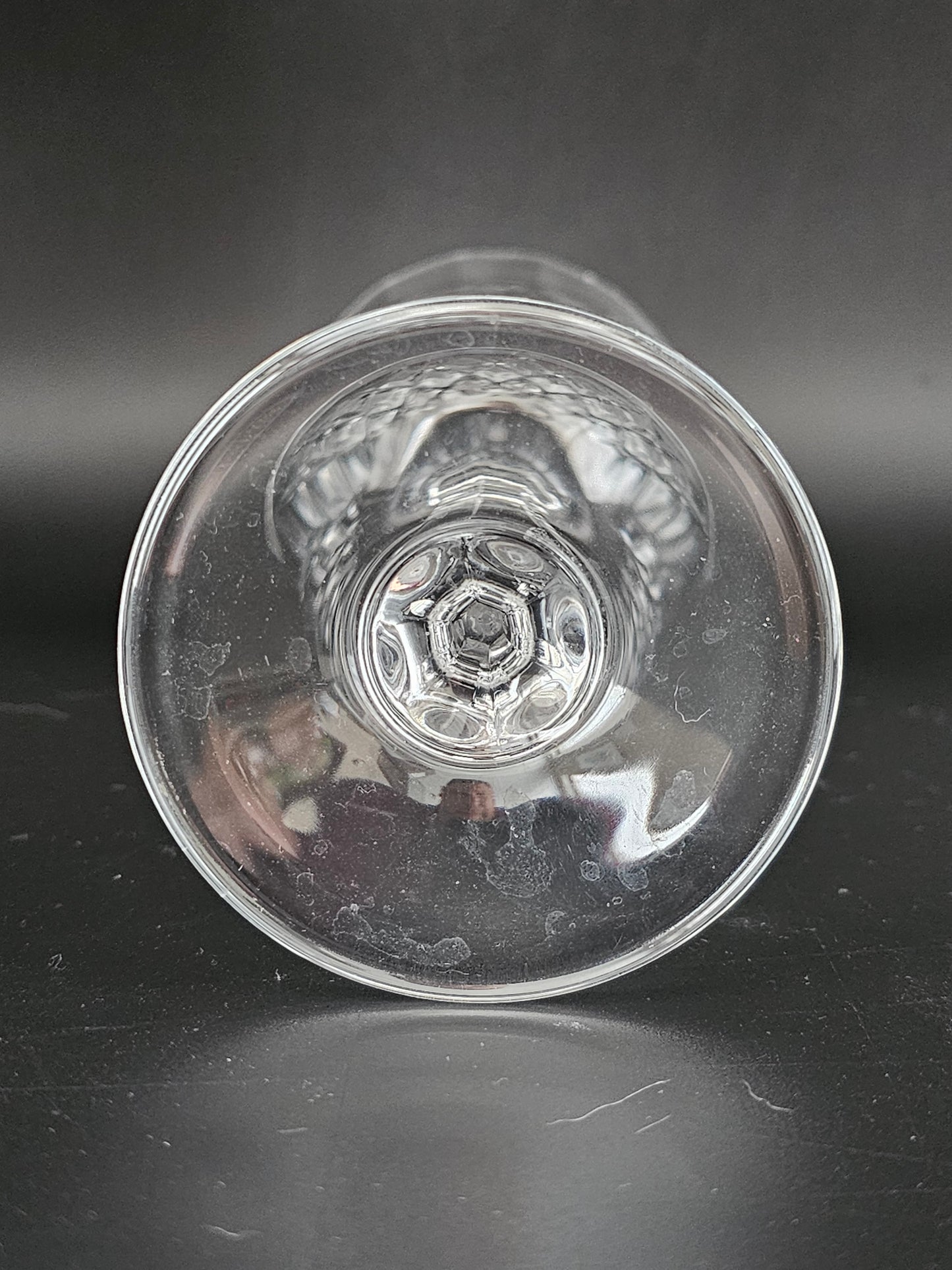 Set of 4 tall Stemmed Crystal Wine Glasses. 235ml
