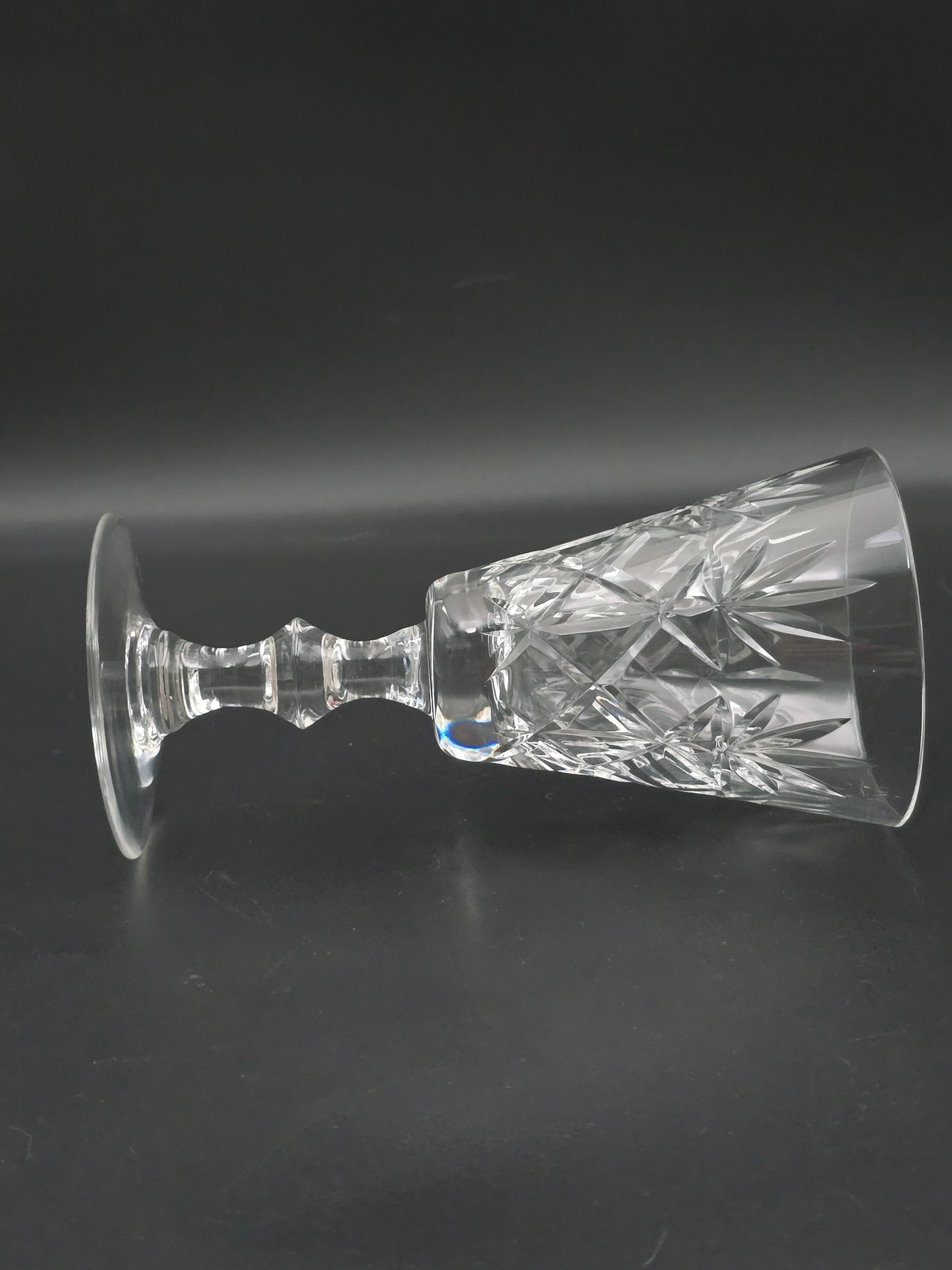 Set of 5 Crystal glass wine glasses. 200ml. 16cm tall