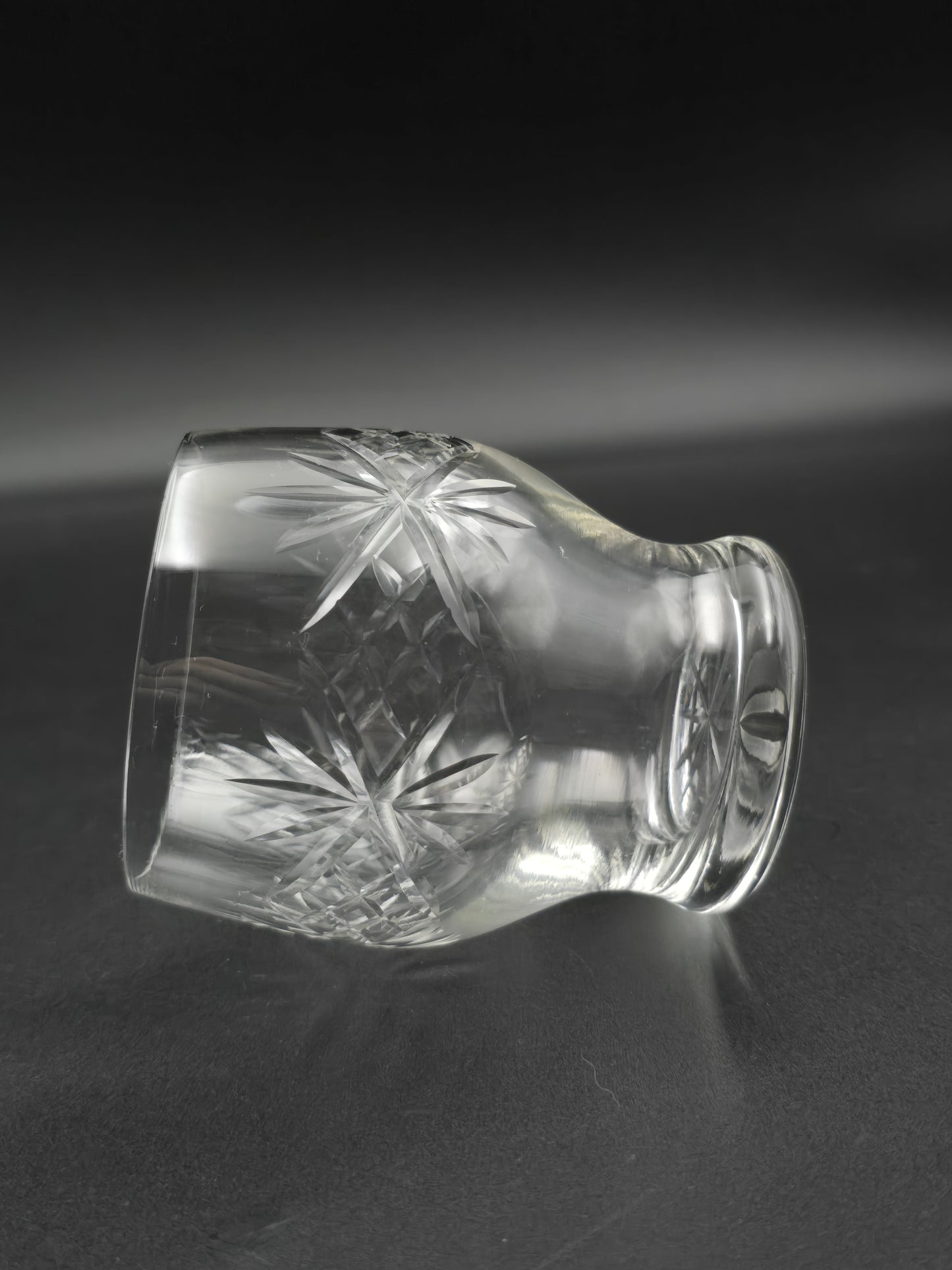Set of 4 vintage Starburst Base Crystal Tumblers – 350 ml, 10 cm Tall, Diamond-Cut Design