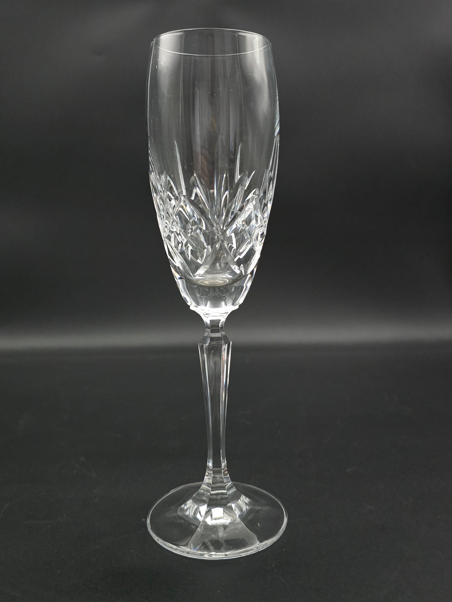 Set of 6 Tall Crystal Champagne Flutes. 23cm tall. 200ml