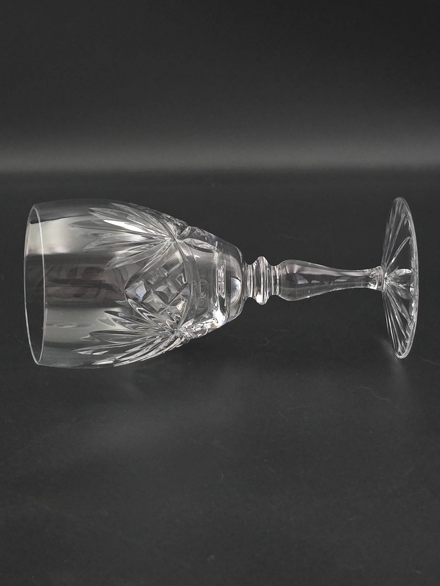 Set of 4 Edinburgh Crystal Stirling Pattern Crystal wine glasses. 200ml. 15.5cm tall.