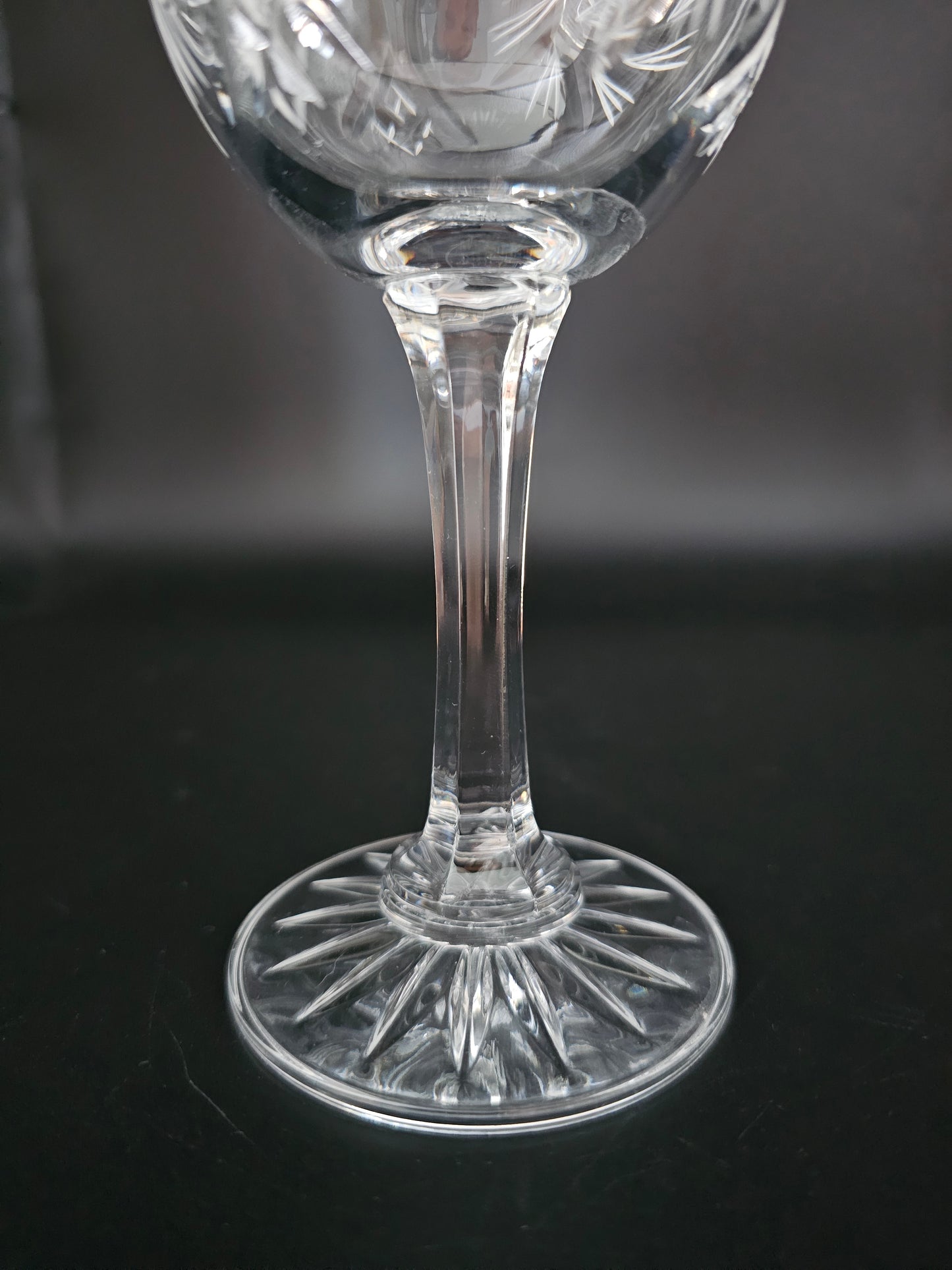 Set of 6 Large Crystal Wine Glasses. 225ml 16.5cm tall
