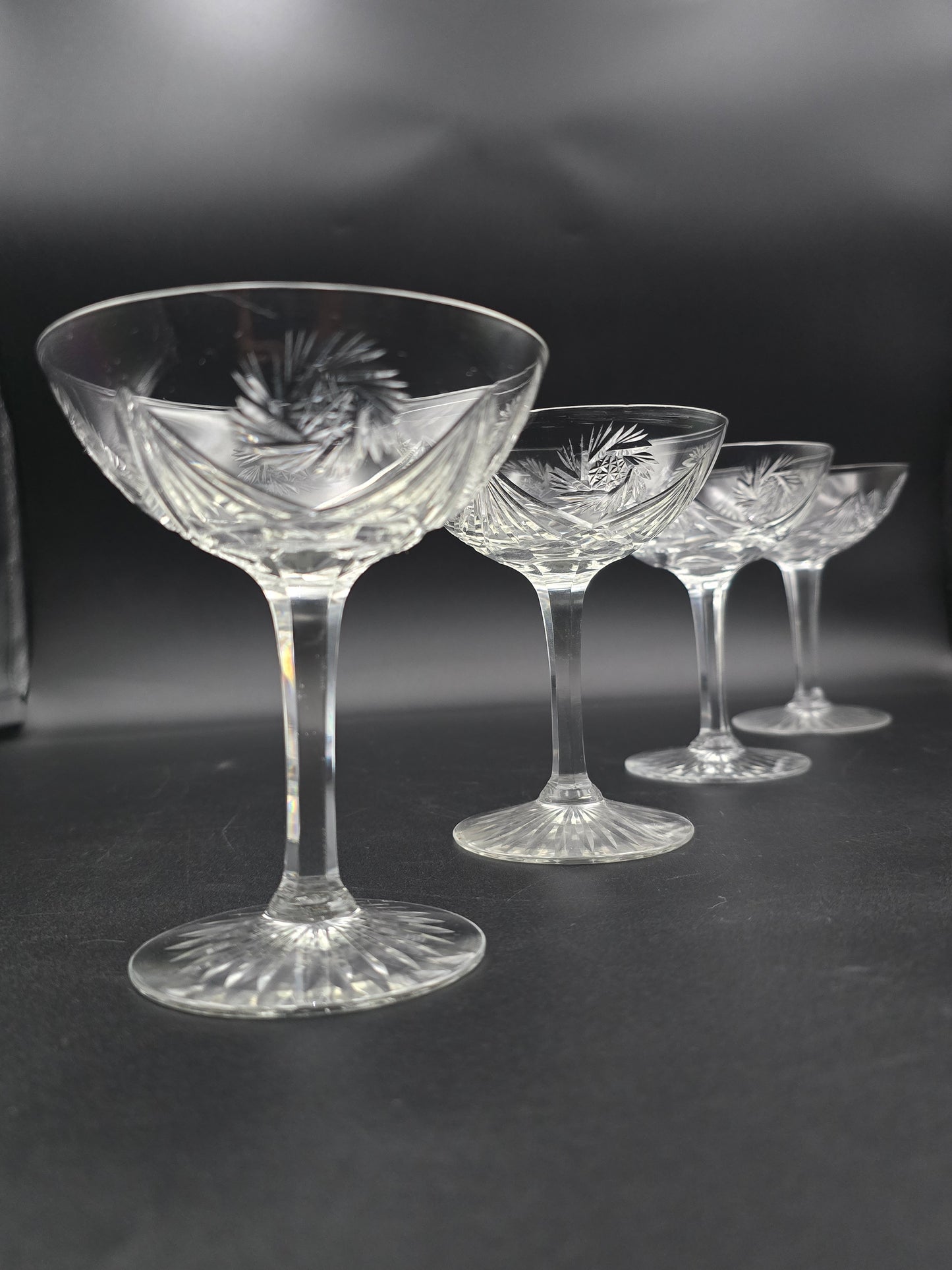 Vintage Hand-Cut Crystal Champagne Coupes – Set of 4 Elegant 165ml Coupe Glasses with Star Cut Base & Textured Stems, Art Deco Style