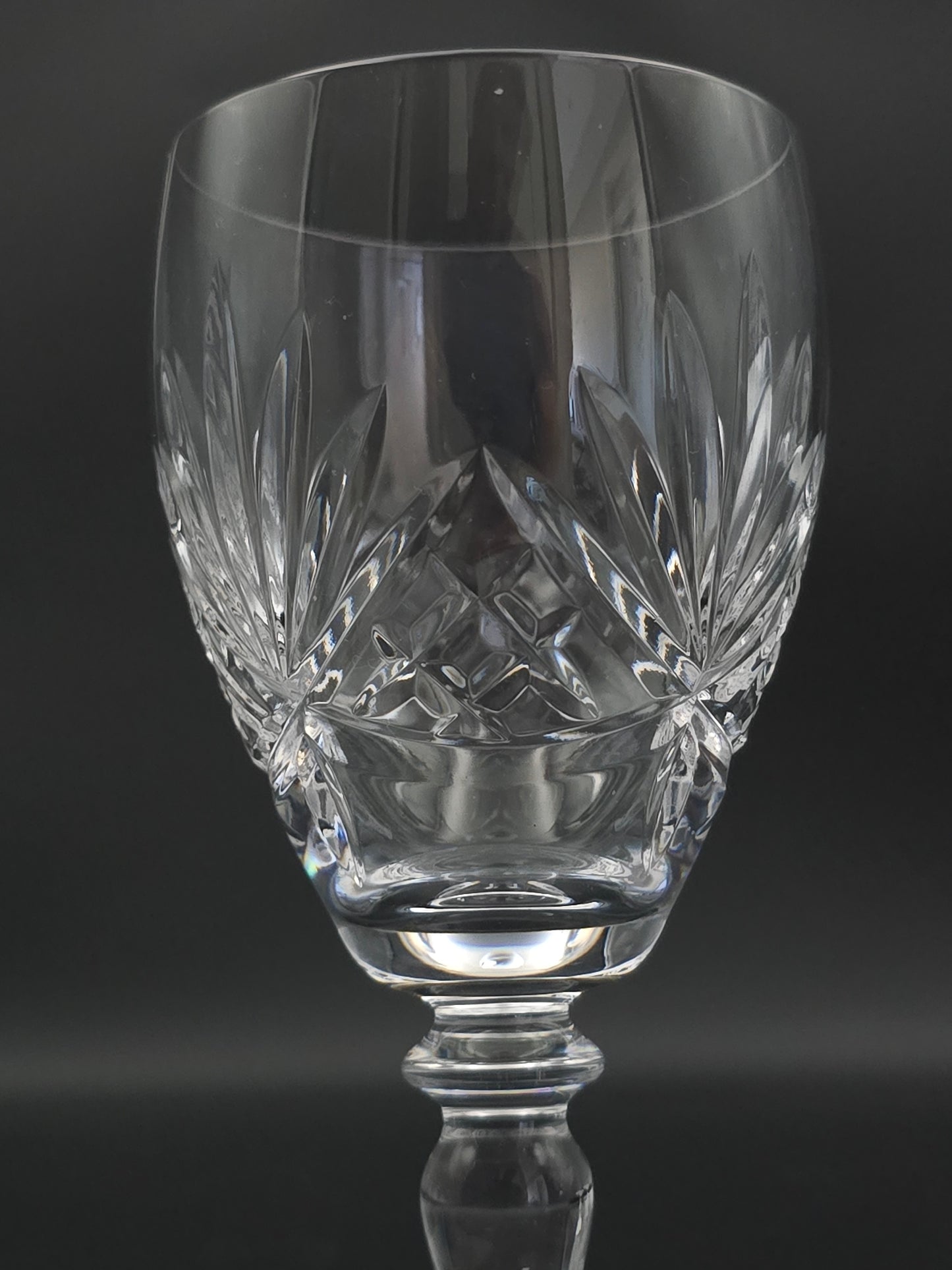 Set of 4 Edinburgh Crystal Stirling Pattern Crystal wine glasses. 200ml. 15.5cm tall.