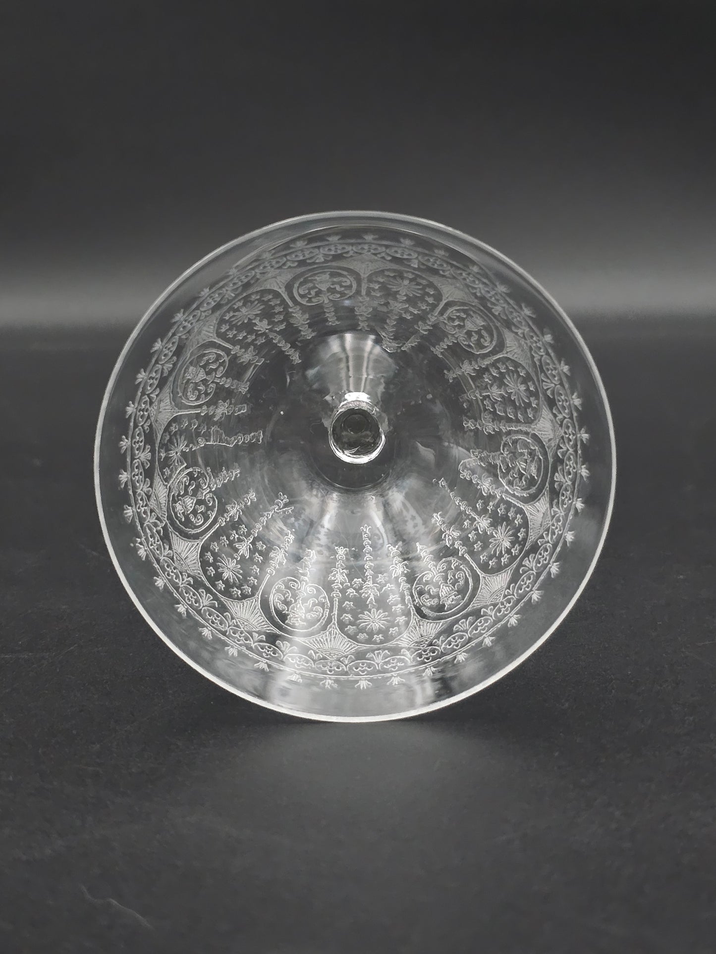 Set of 6 Beautifully etched crystal champagne coupes. 125ml. 11cm tall