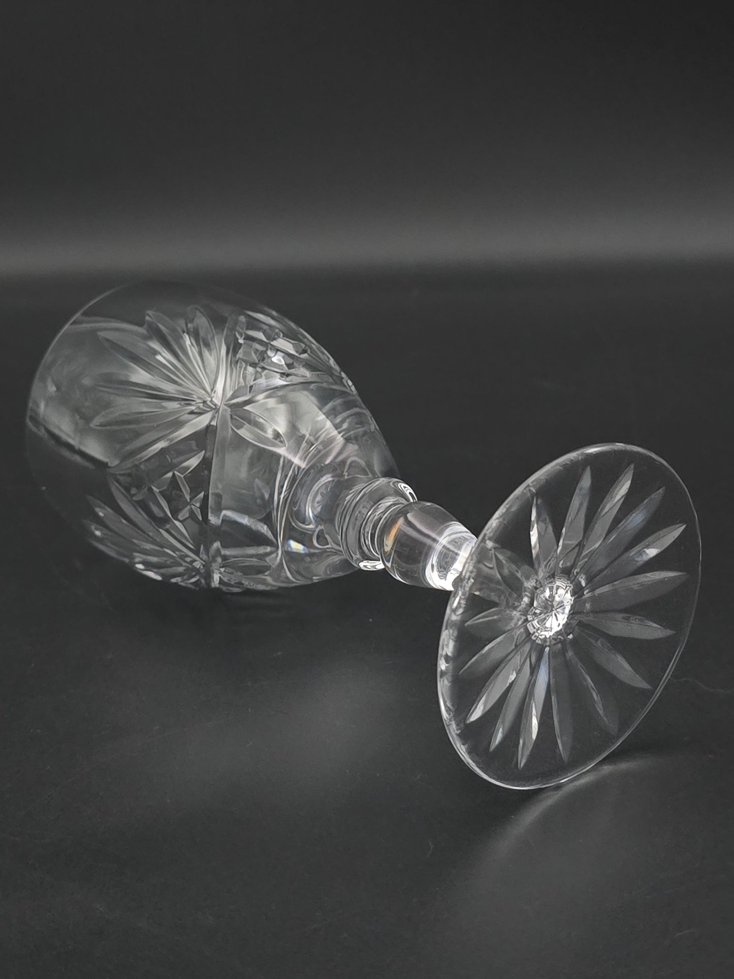 Set of 4 Edinburgh Crystal Stirling Pattern Crystal wine glasses. 200ml. 15.5cm tall.