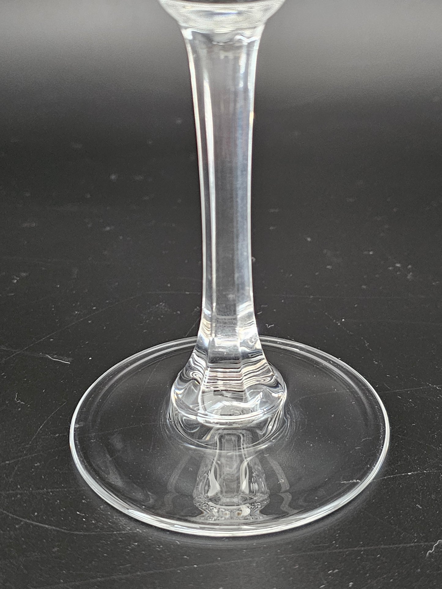 Set of 4 tall Stemmed Crystal Wine Glasses. 235ml