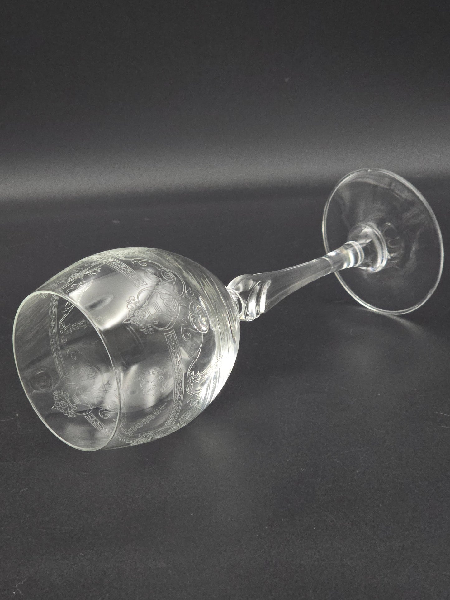 Set of 4 Vintage etched Durand Dampierre Crystal Wine Glasses. 200ml. 18.5cm tall