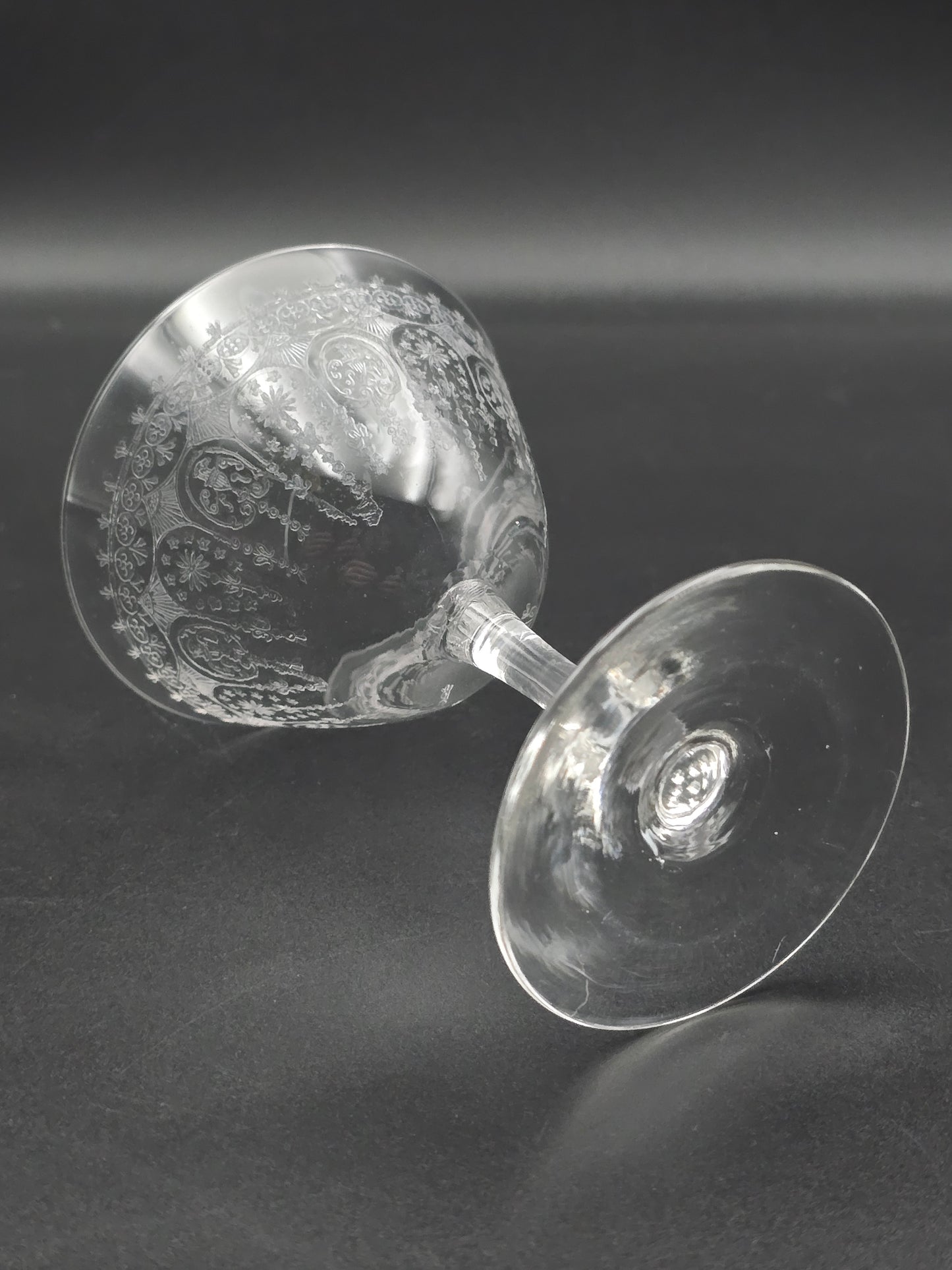 Set of 6 Beautifully etched crystal champagne coupes. 125ml. 11cm tall