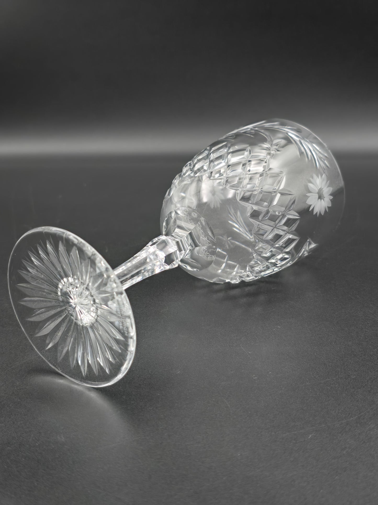 Set of 4 Large Edinburgh Crystal Argyll Pattern Crystal wine glasses 250ml 16.5cm tall