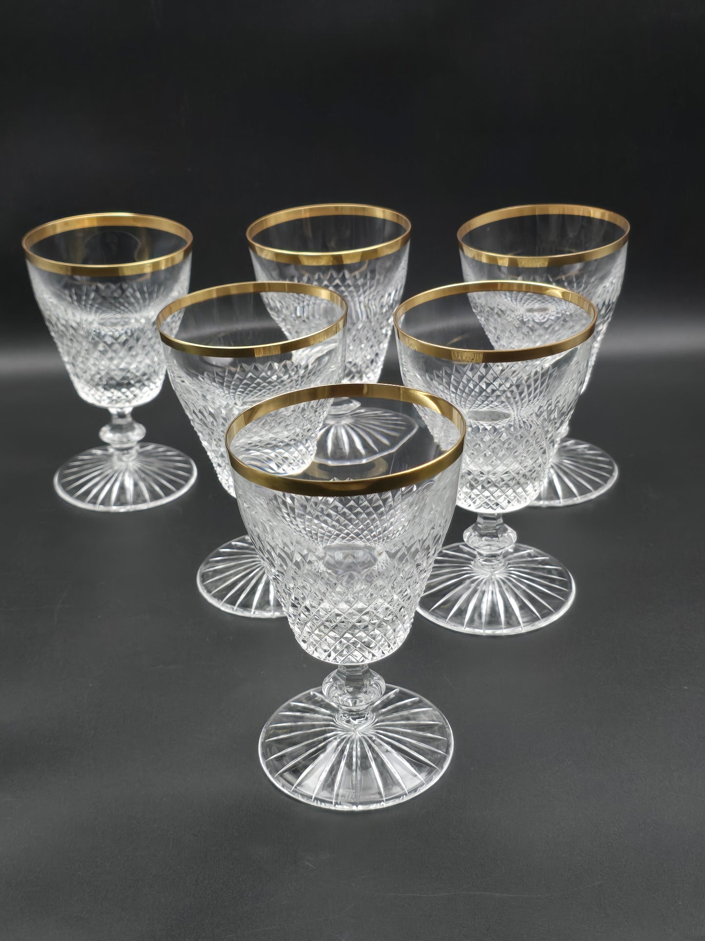 Set of 6 Beautiful Crystal wine Glasses with Gold coloured banding. 250ml. 13.5cm tall.