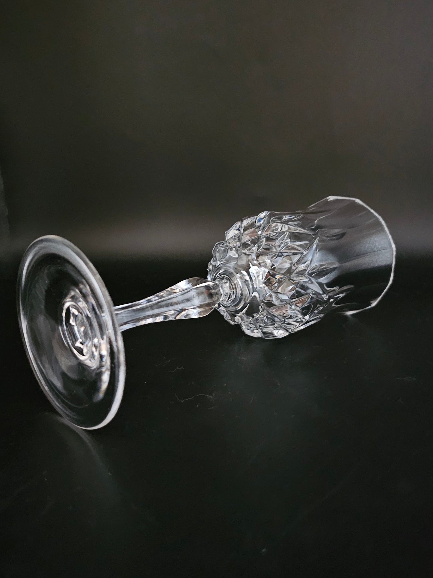 Set of 4 tall, Large Vintage Crystal Wine Glasses. 200ml. 19cm tall