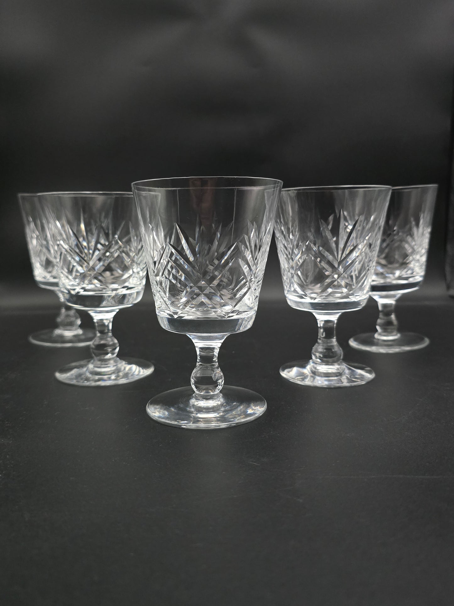 Set of 5 vintage Crystal wine glasses. 200ml.