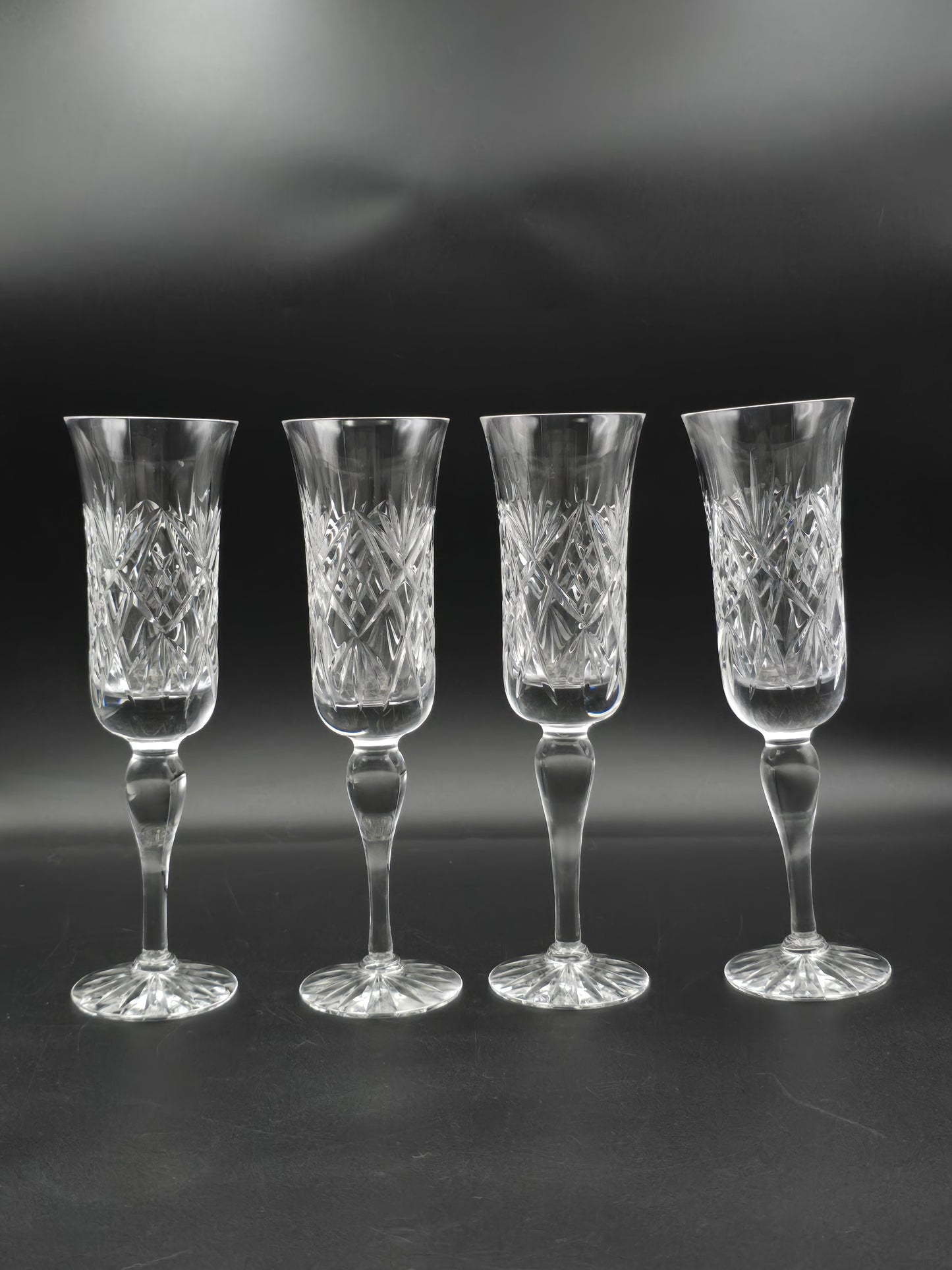 Vintage Lead Crystal Champagne Flutes – Set of 4, 150 ml, 22 cm Tall with Star‑Pattern Base & Teardrop Stem – Elegant Cut‑Glass Barware