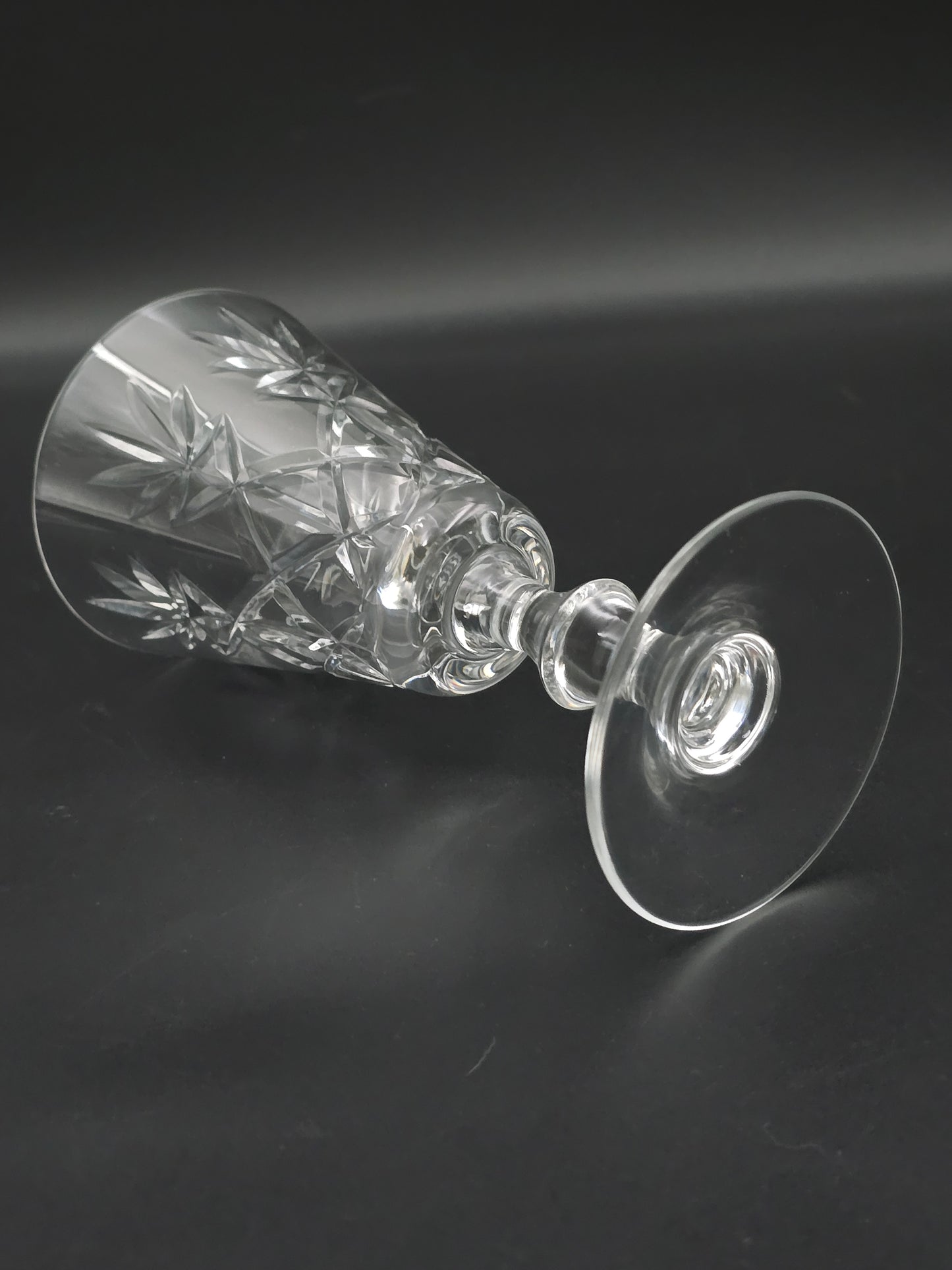 Set of 5 Crystal glass wine glasses. 200ml. 16cm tall