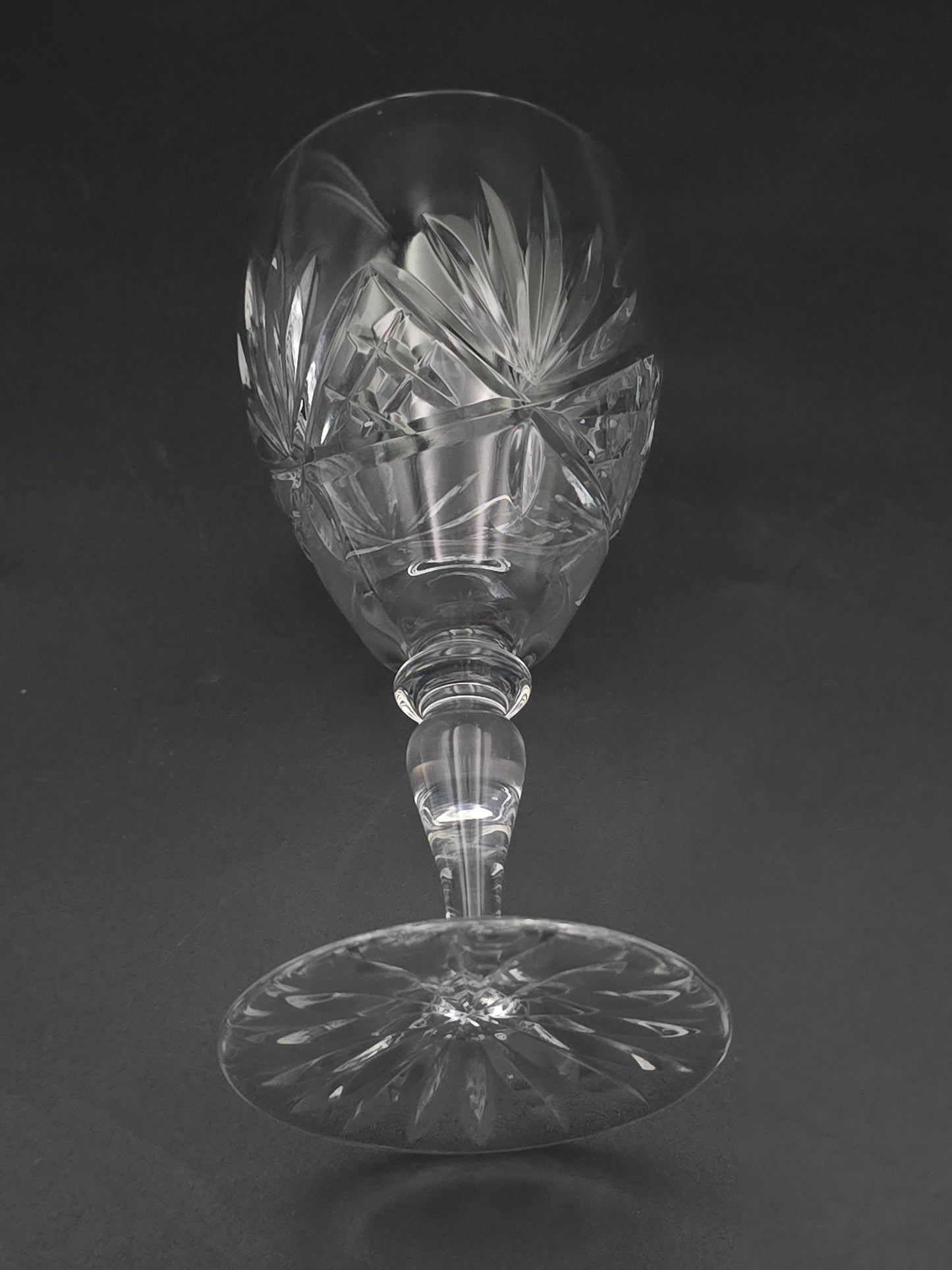 Set of 4 Edinburgh Crystal Stirling Pattern Crystal wine glasses. 200ml. 15.5cm tall.
