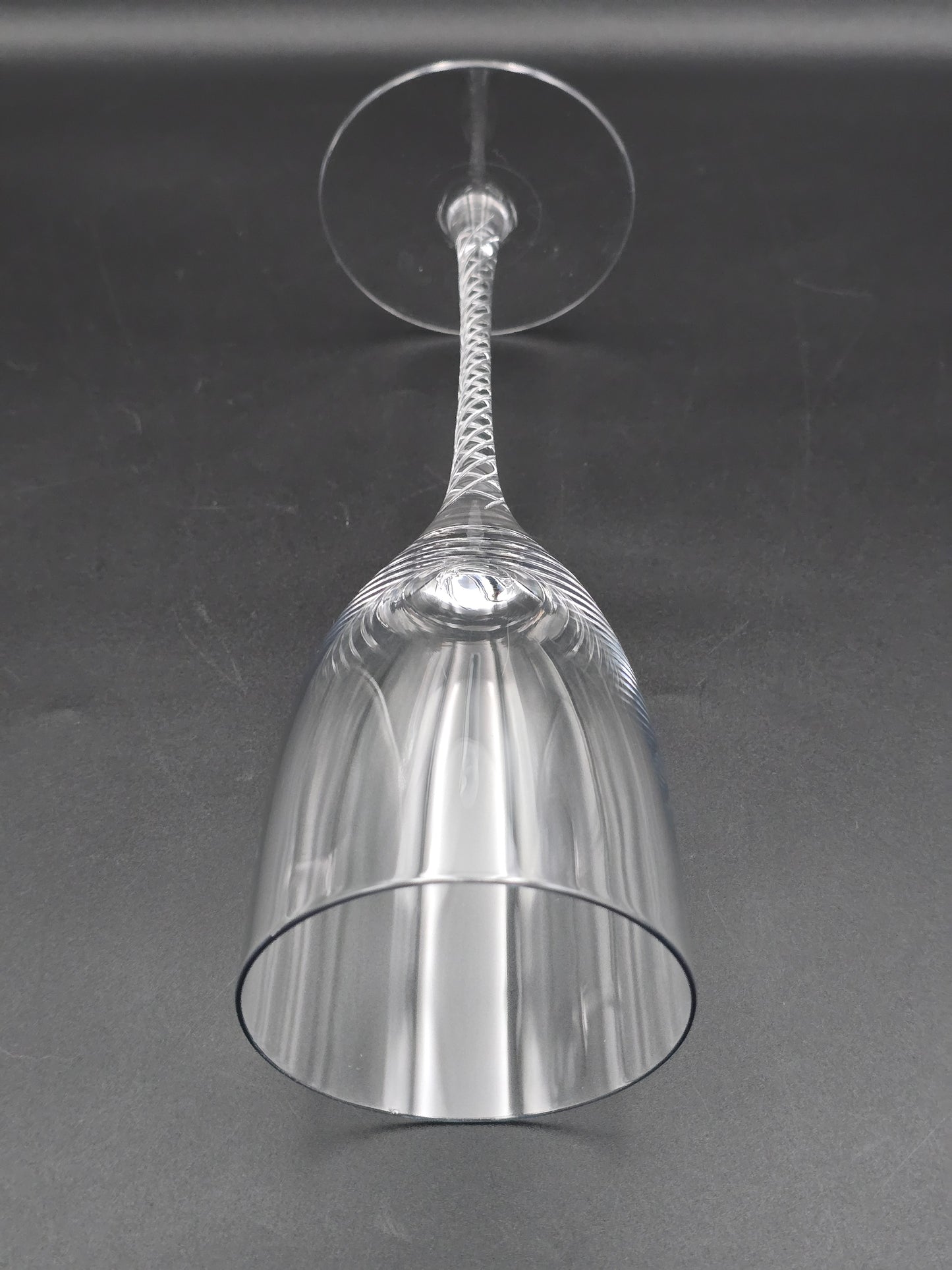 Set of 6 large air twist long stemmed Wine glasses 330ml 23.5cm tall.