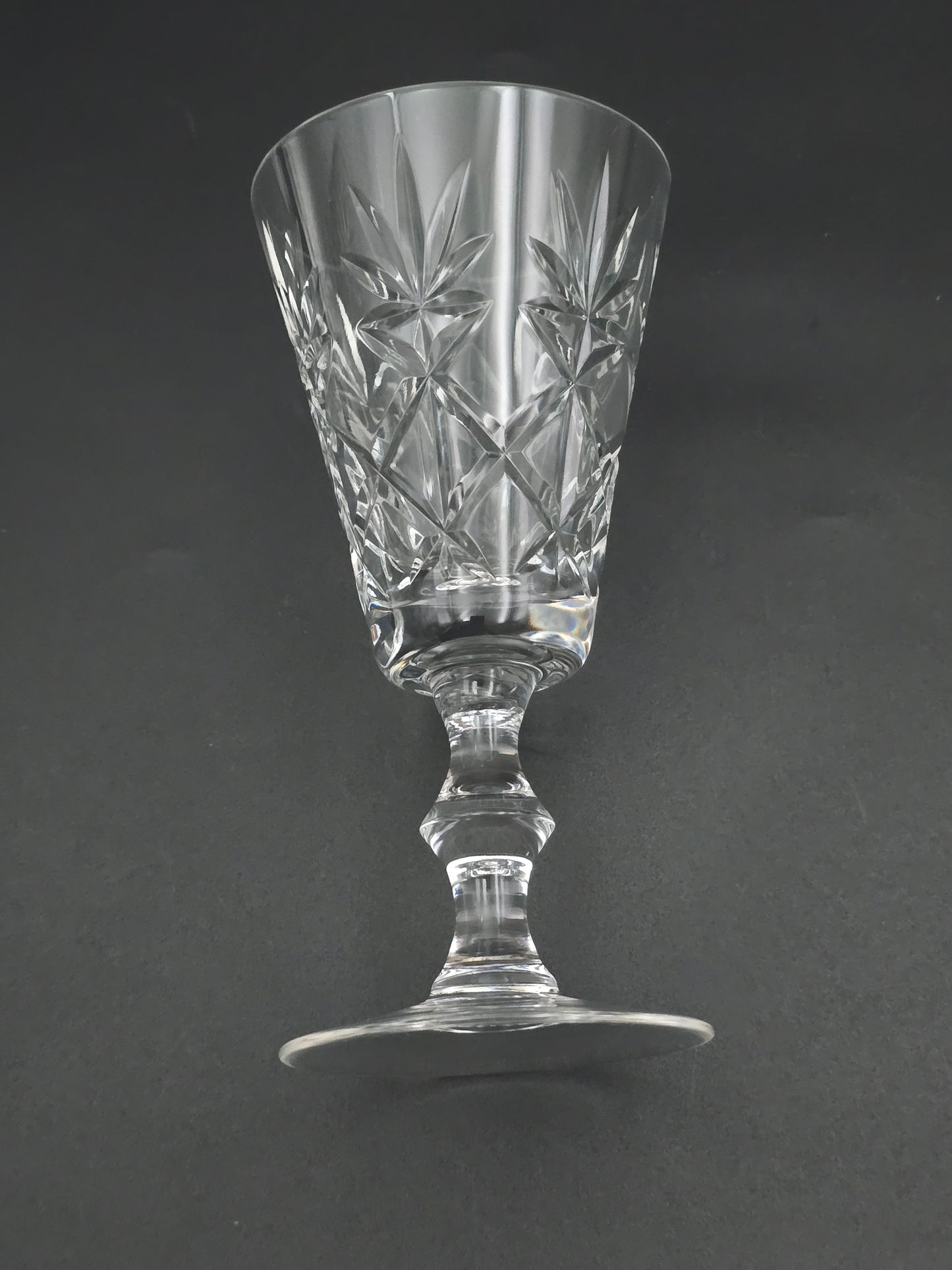 Set of 5 Crystal glass wine glasses. 200ml. 16cm tall