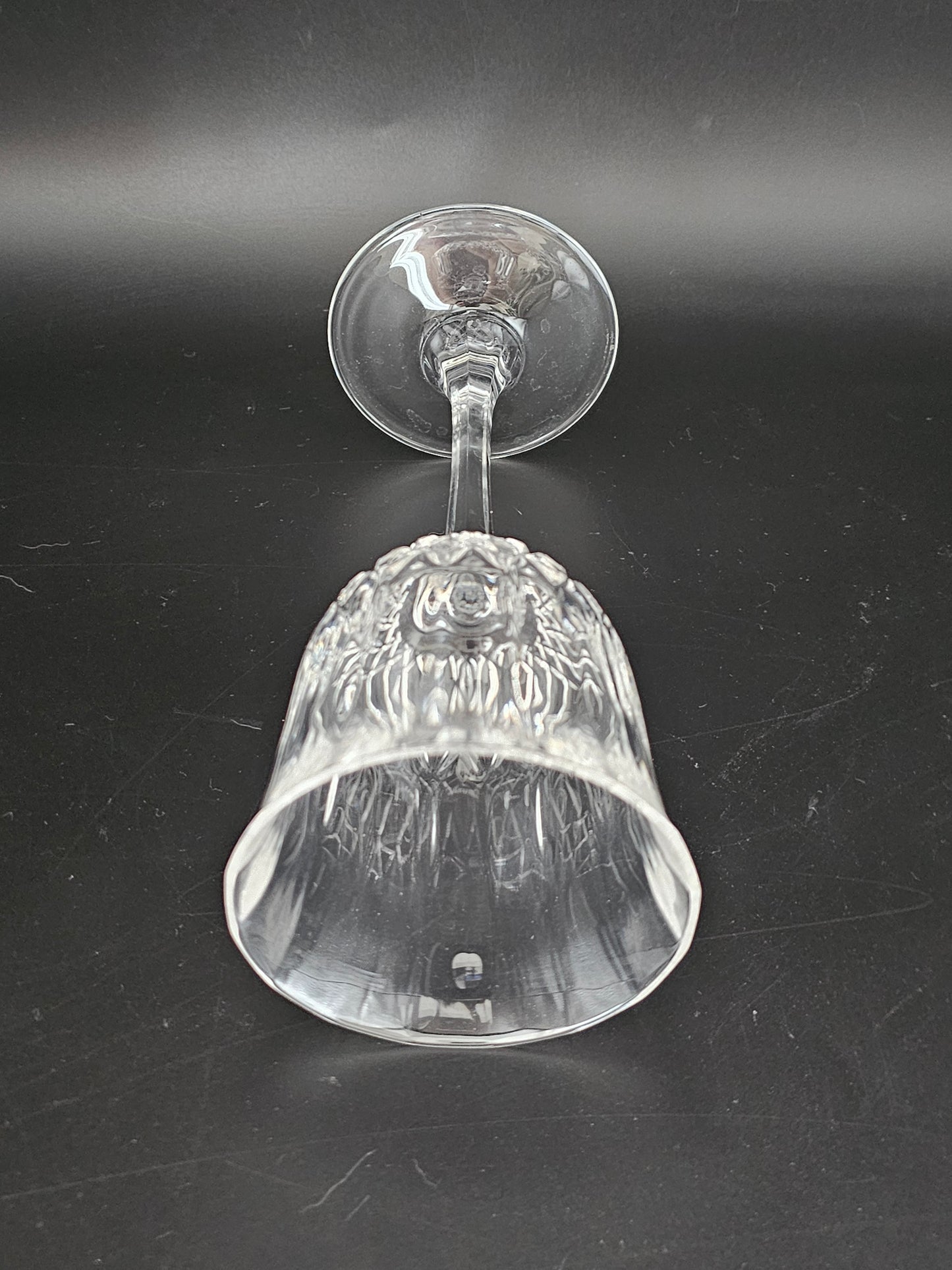 Set of 4 tall Stemmed Crystal Wine Glasses. 235ml