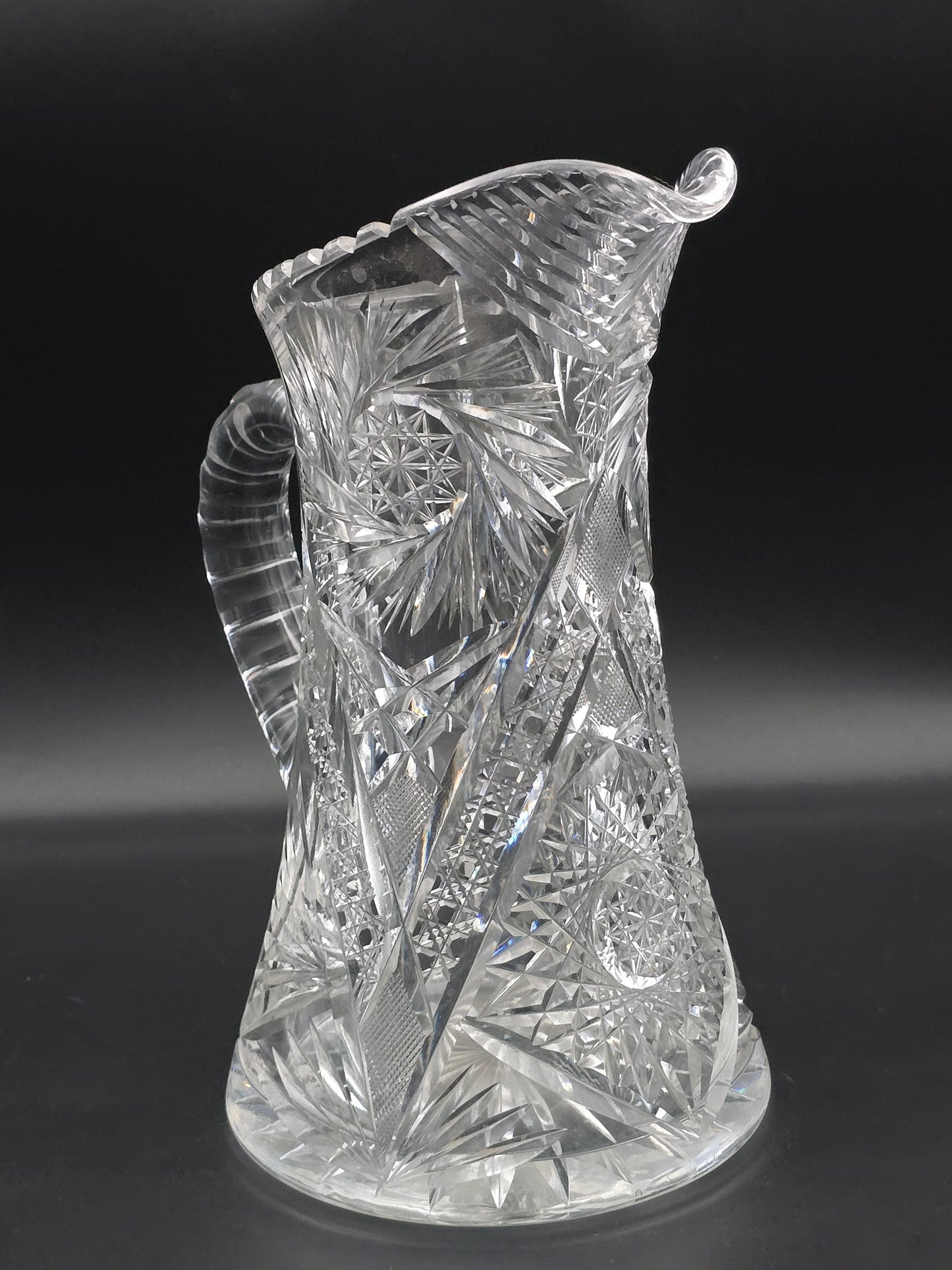 Antique Heavy Cut Crystal Jug – Pinwheel Pattern, Thick Handle & Star-Cut Base, 3.4kg, 1.7L – Ideal for Pimms / Water or Lemonade.
