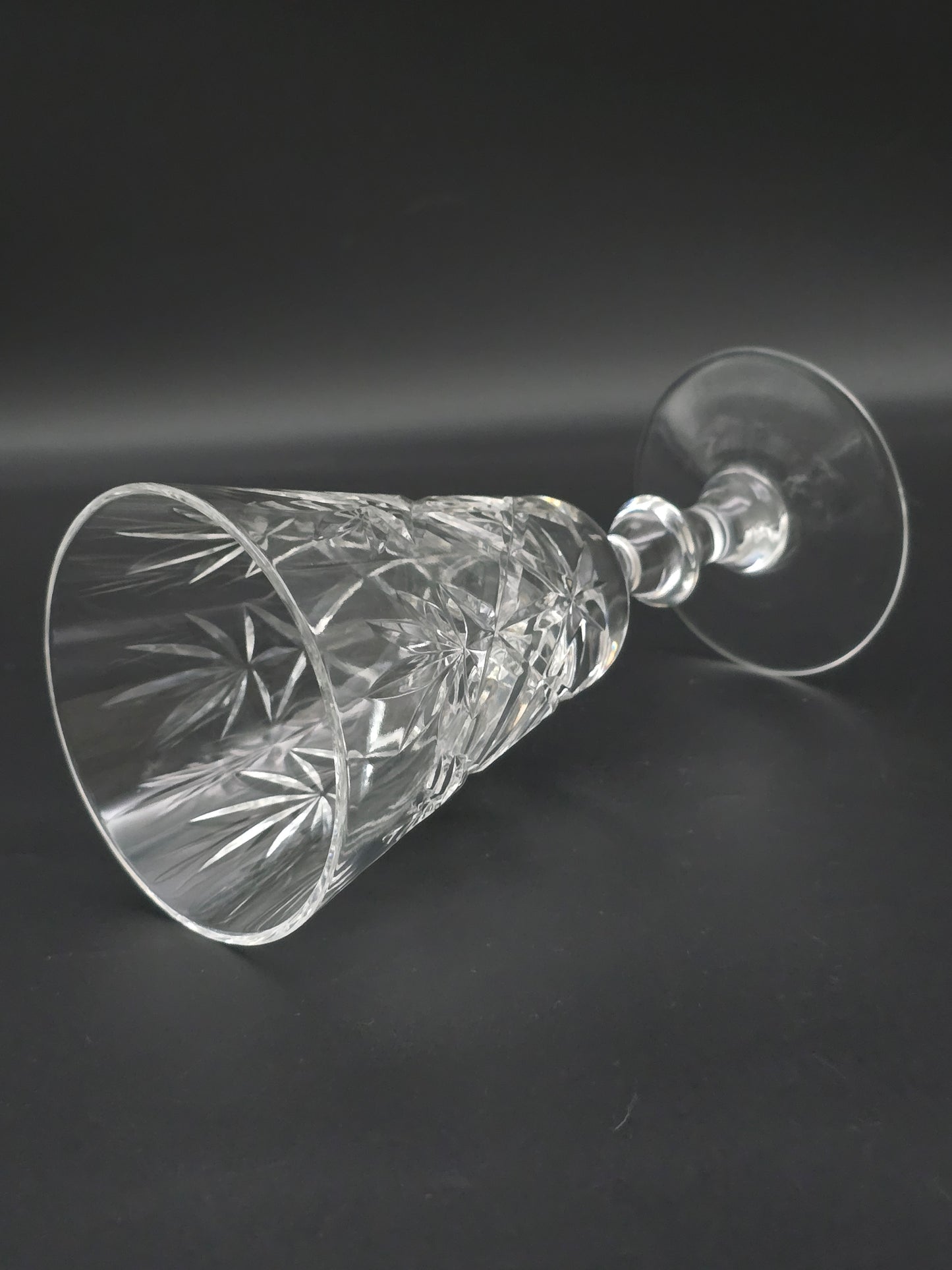 Set of 5 Crystal glass wine glasses. 200ml. 16cm tall