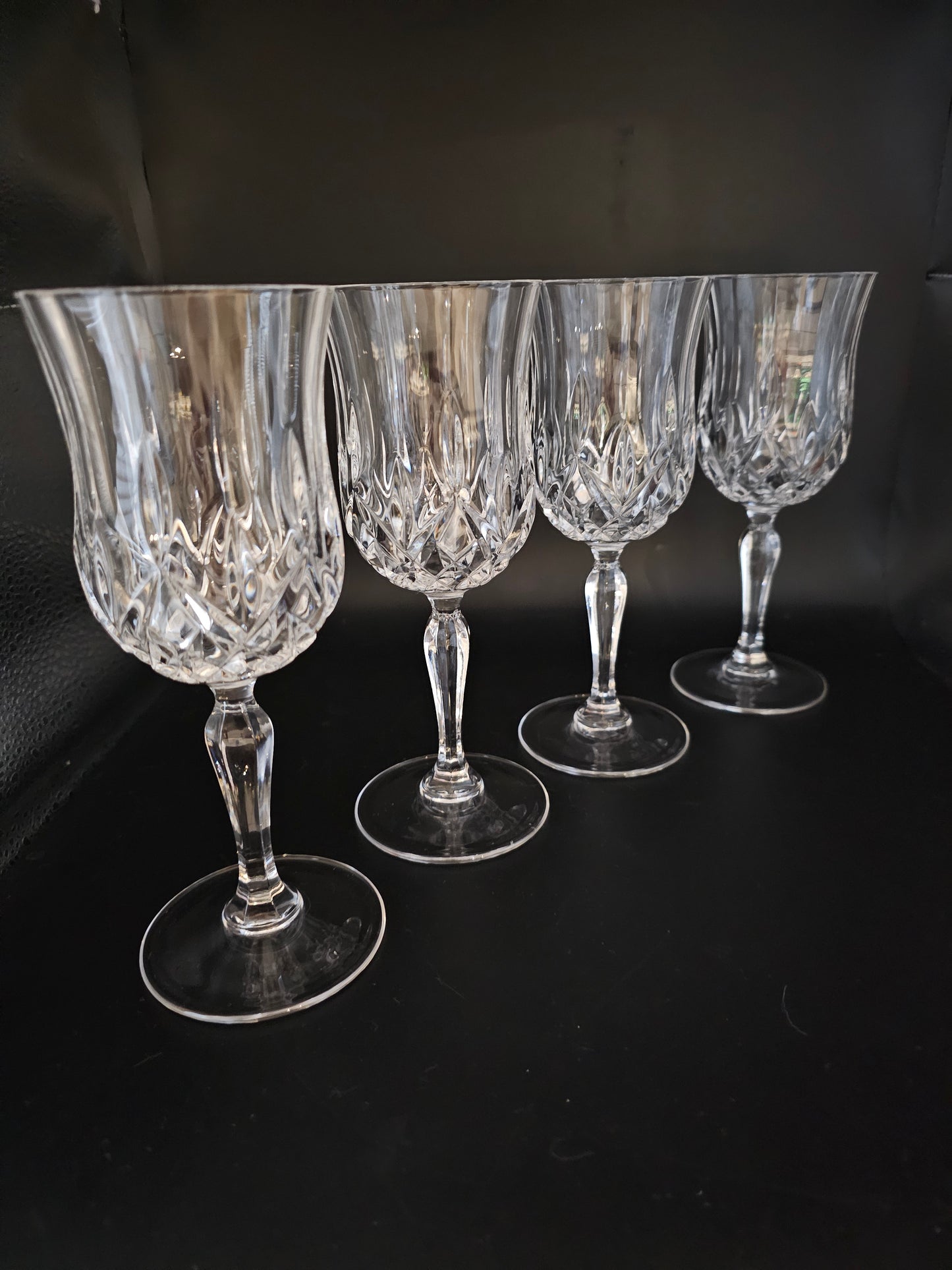 Set of 4 tall, Large Vintage Crystal Wine Glasses. 200ml. 19cm tall