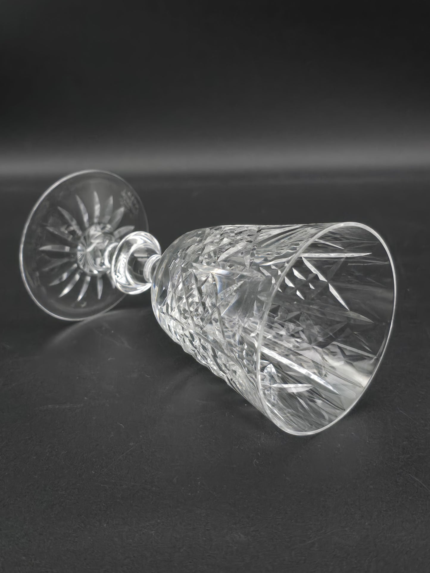 Set of 4 Edinburgh Crystal Highland pattern small Crystal wine glasses 150ml. 13.5cm tall