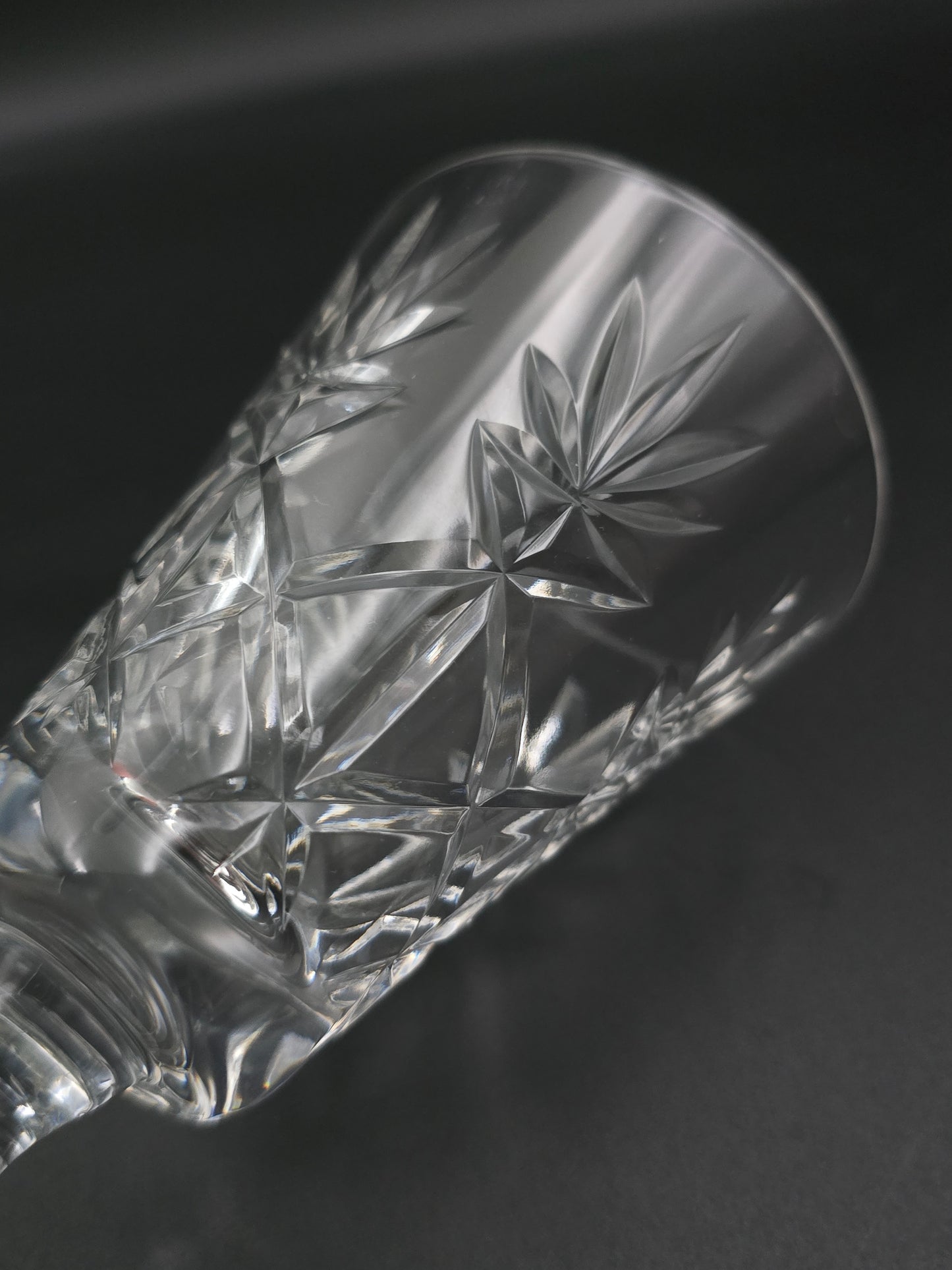 Set of 5 Crystal glass wine glasses. 200ml. 16cm tall