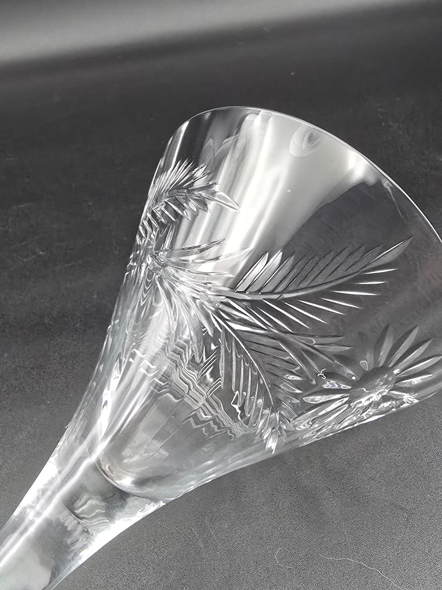Set of Four Crystal Champagne or Cocktail Coupes – 200ml – Fern & Sunflower Cut Design with Star-Cut Base – 14cm Tall