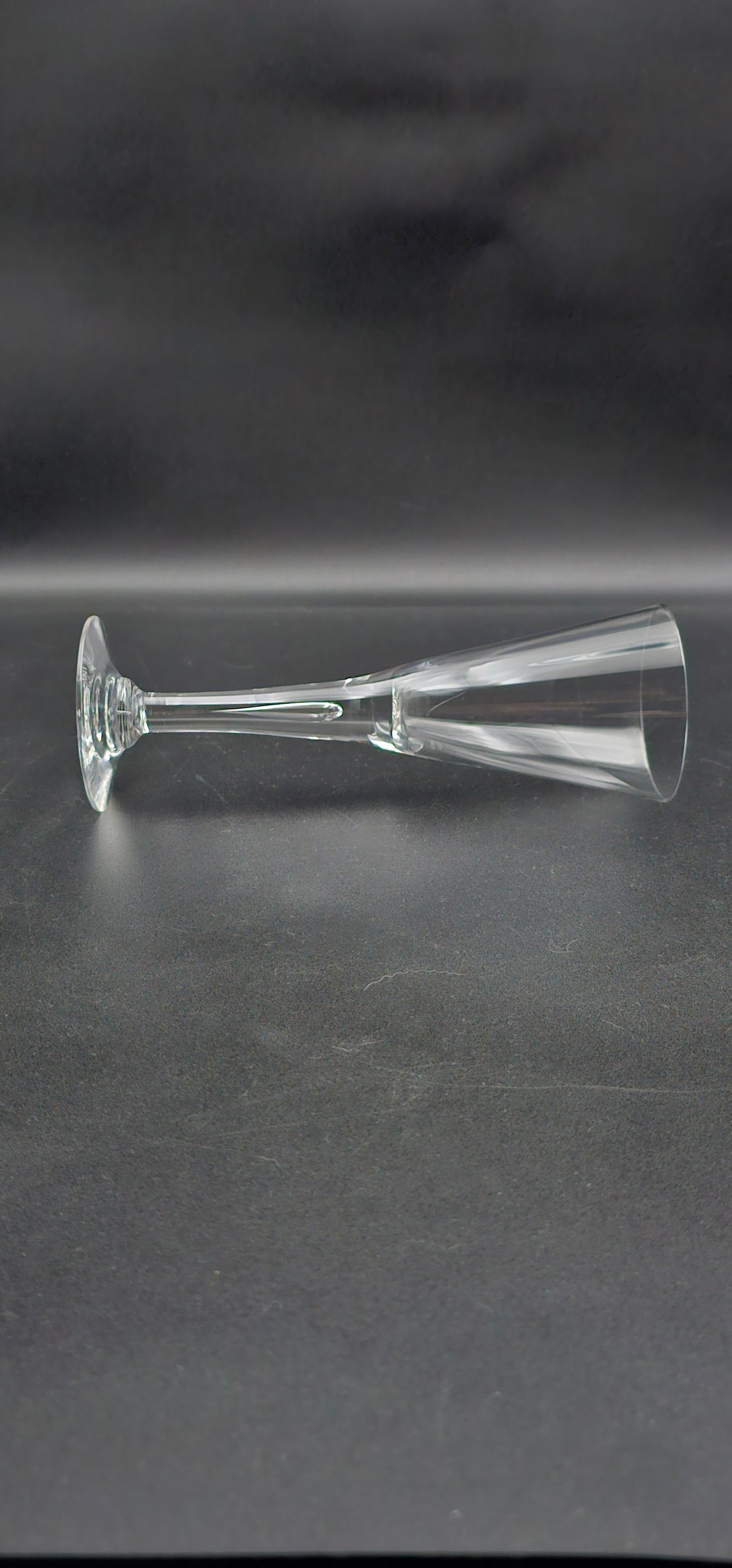 Set of 3 Dartington Sharon wine glasses. 250ml 21cm tall designed by Frank Thrower
