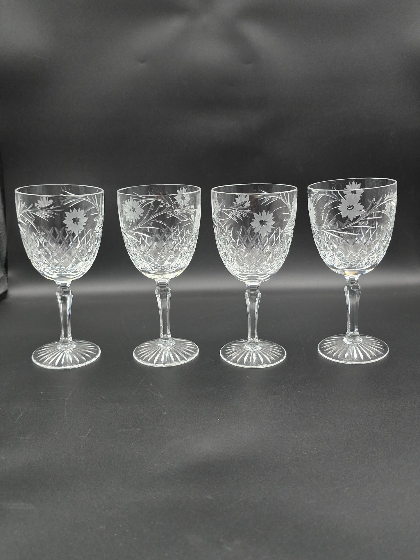 Set of 4 Large Edinburgh Crystal Argyll Pattern Crystal wine glasses 250ml 16.5cm tall