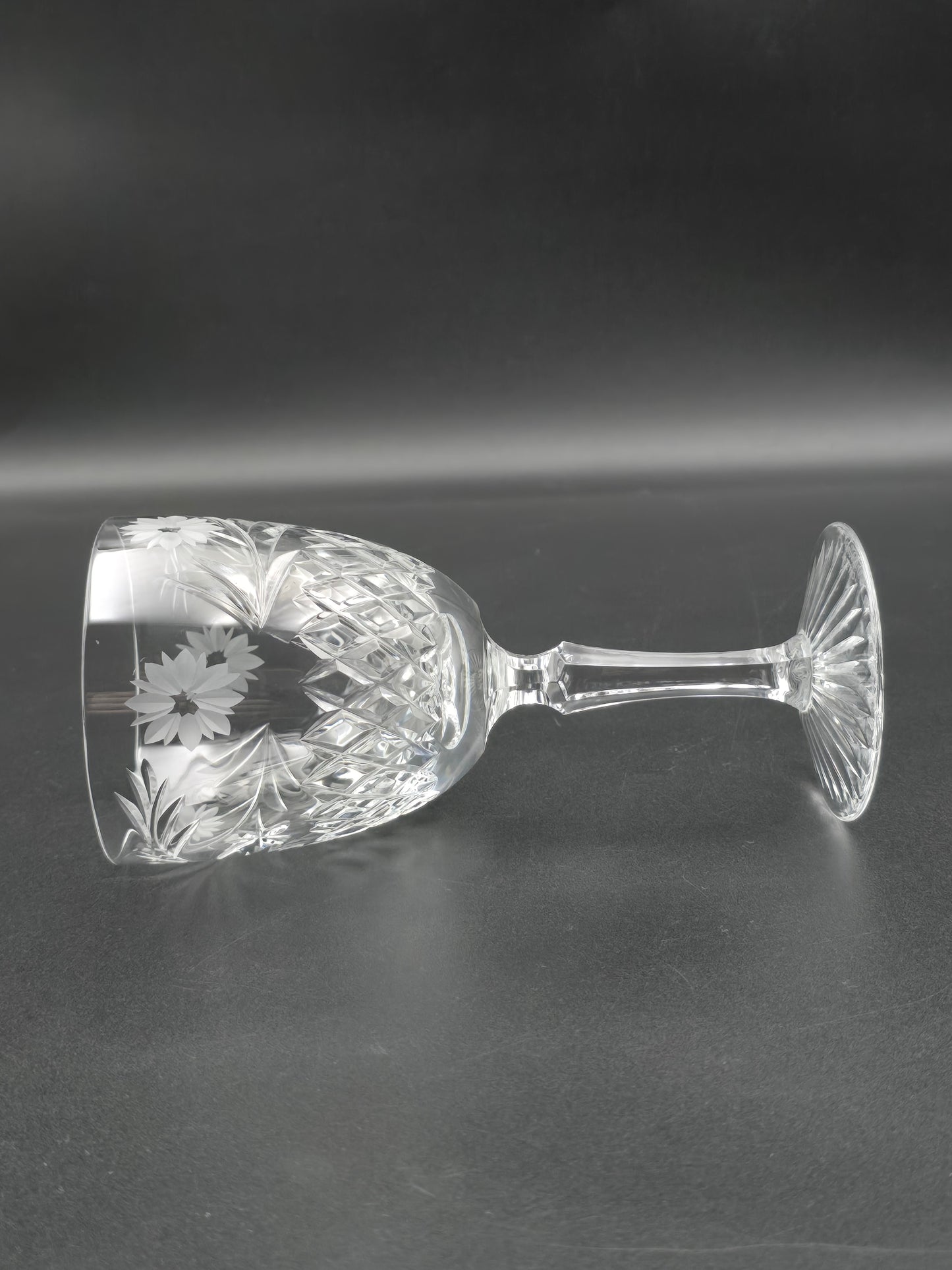 Set of 4 Large Edinburgh Crystal Argyll Pattern Crystal wine glasses 250ml 16.5cm tall