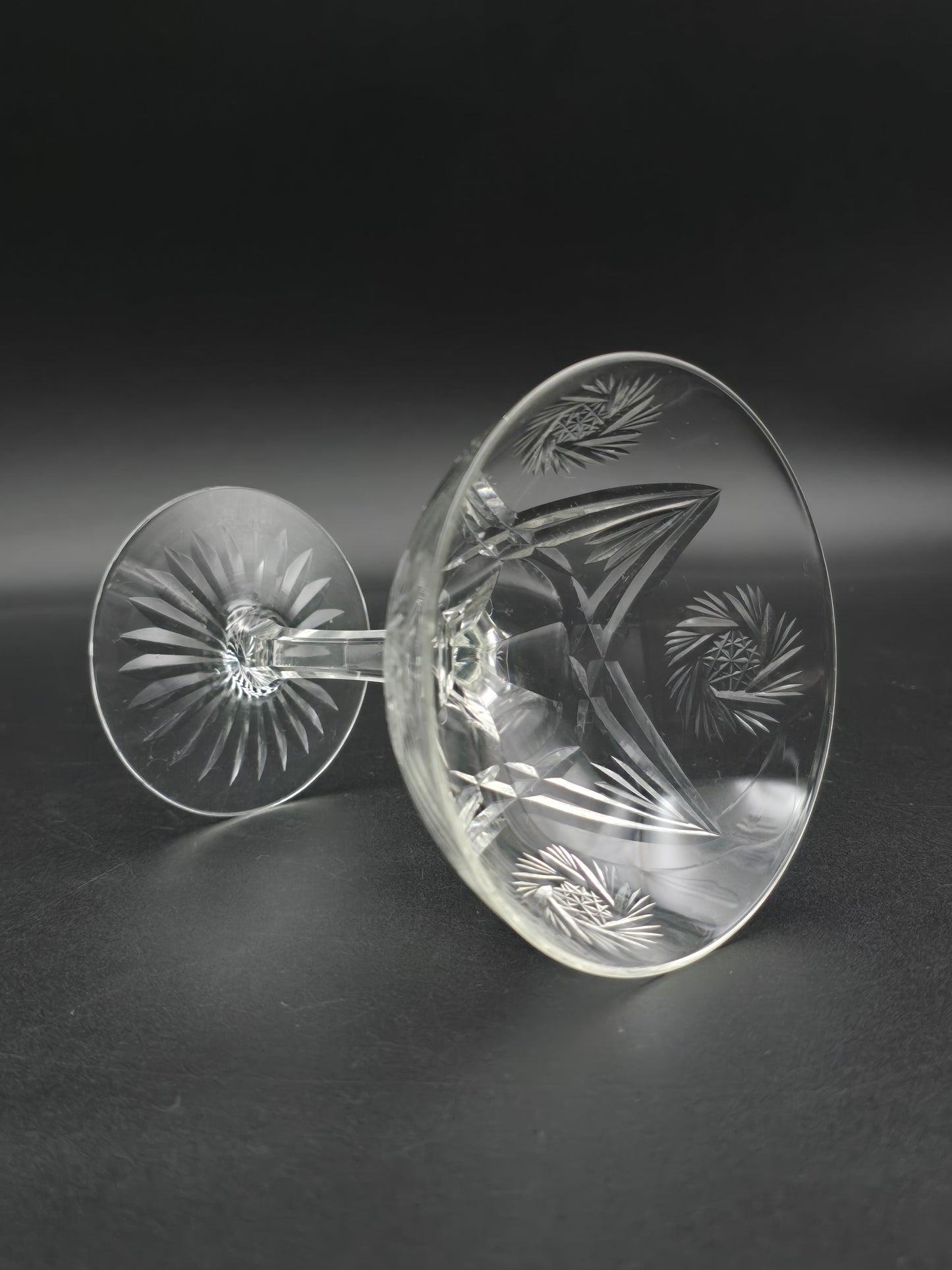 Vintage Hand-Cut Crystal Champagne Coupes – Set of 4 Elegant 165ml Coupe Glasses with Star Cut Base & Textured Stems, Art Deco Style