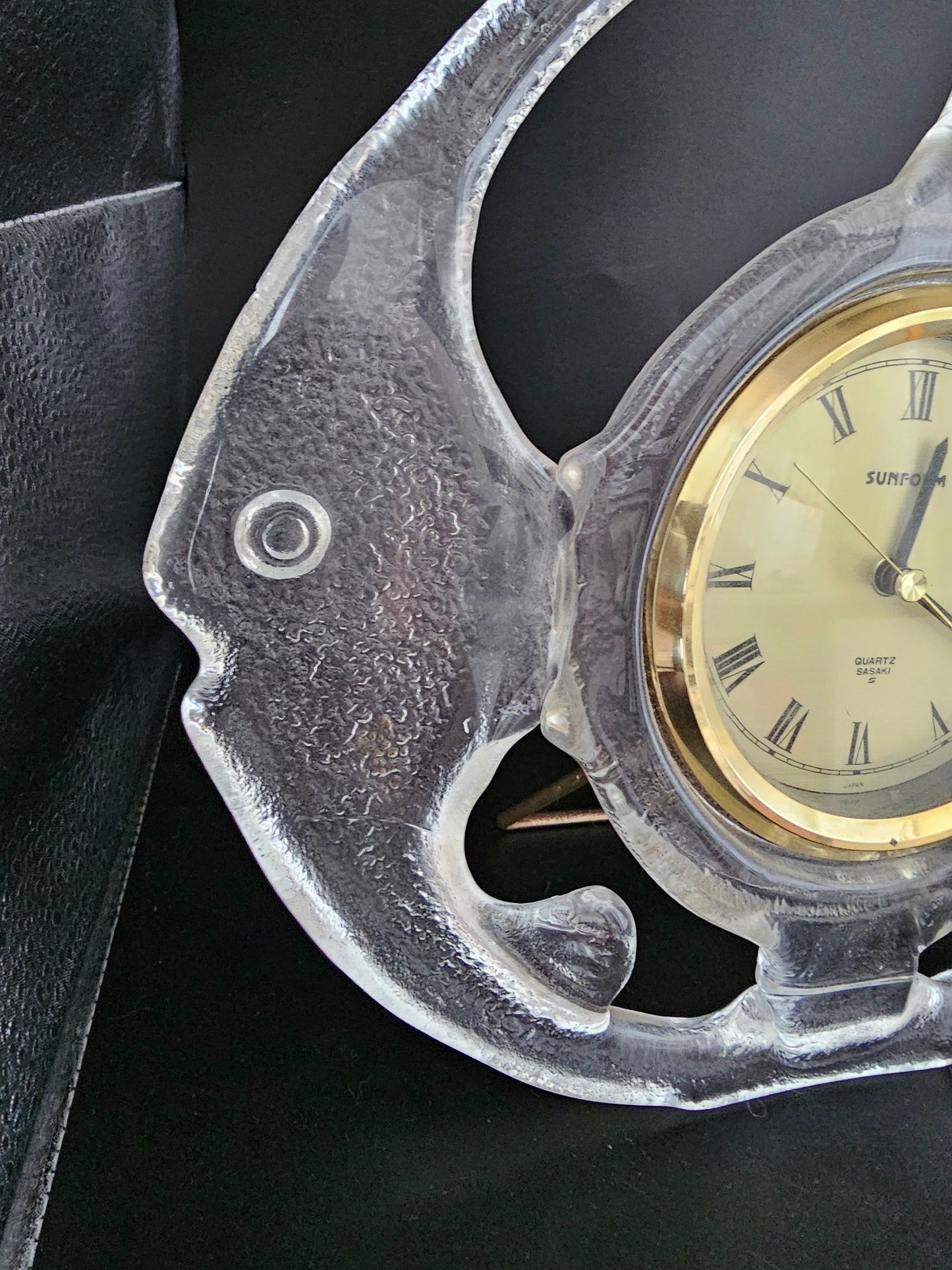 Rare Sasaki Japanese Crystal Sunform Fish Quartz Mantle Clock – 1980s Japan – Sculptural Clear Crystal – Fully Working – Vintage Mid-Century Modern Decor