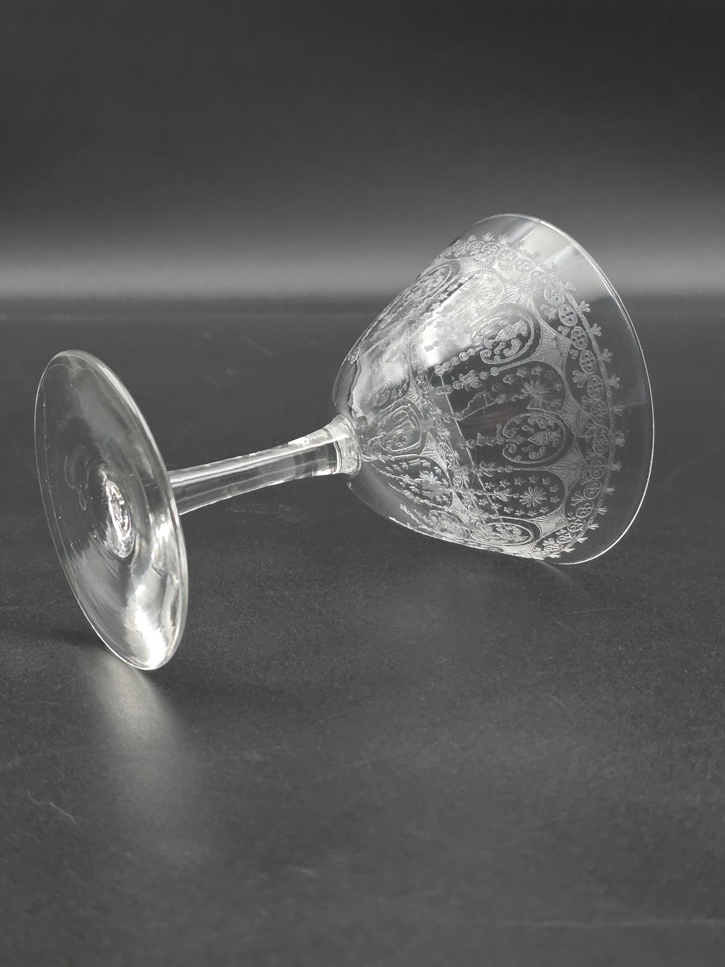Set of 6 Beautifully etched crystal champagne coupes. 125ml. 11cm tall