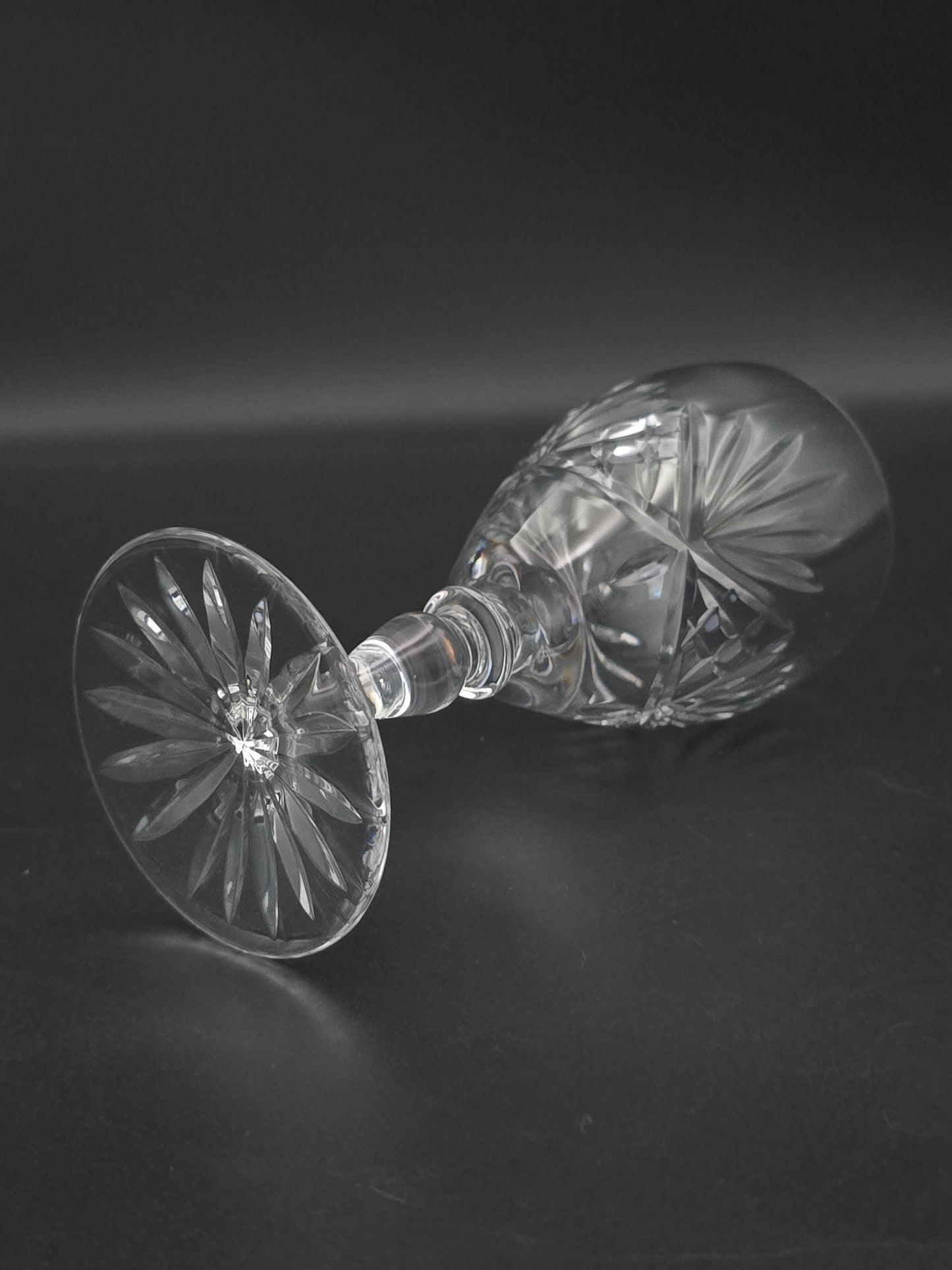 Set of 4 Edinburgh Crystal Stirling Pattern Crystal wine glasses. 200ml. 15.5cm tall.