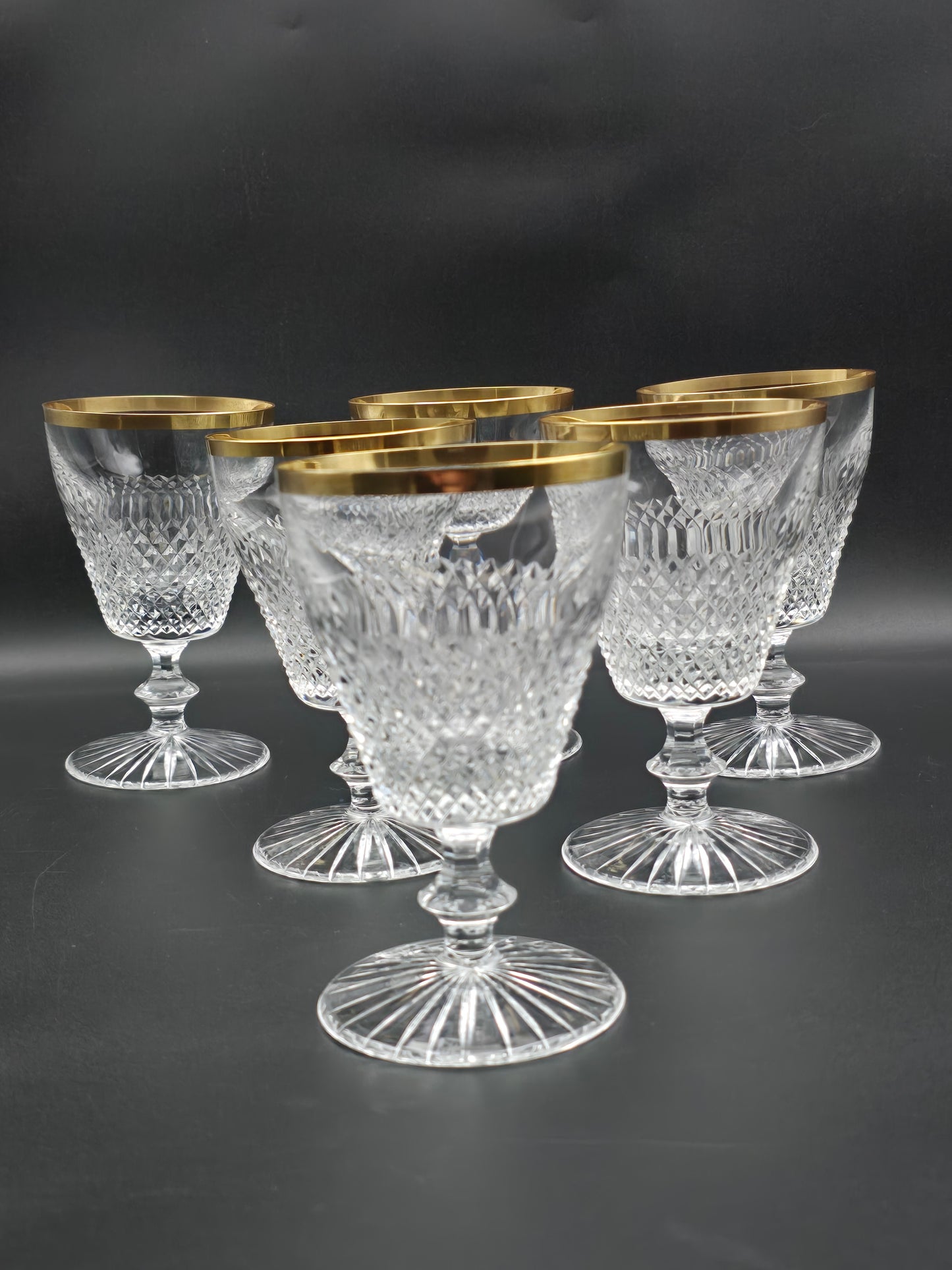 Set of 6 Beautiful Crystal wine Glasses with Gold coloured banding. 250ml. 13.5cm tall.
