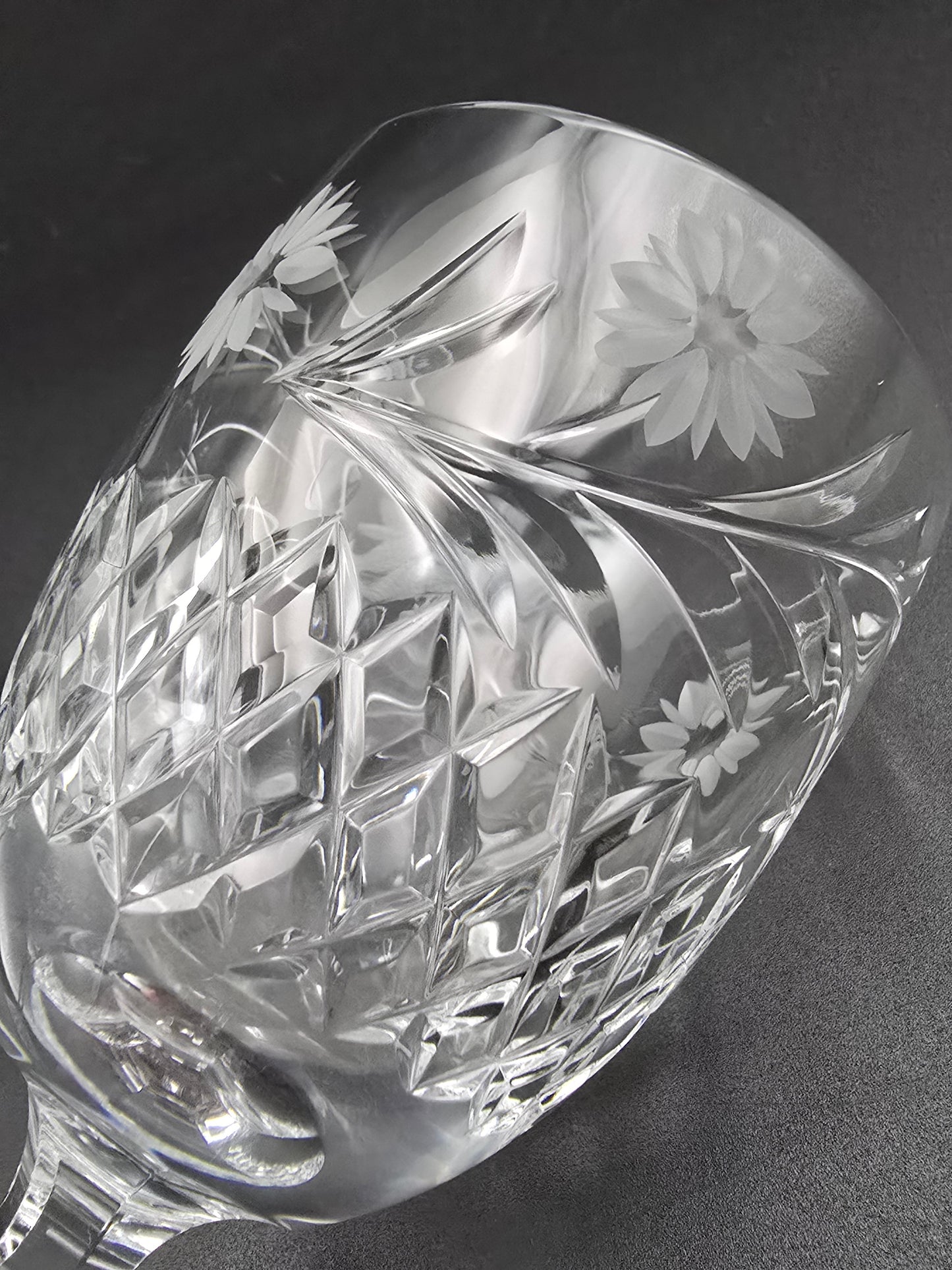 Set of 4 Large Edinburgh Crystal Argyll Pattern Crystal wine glasses 250ml 16.5cm tall