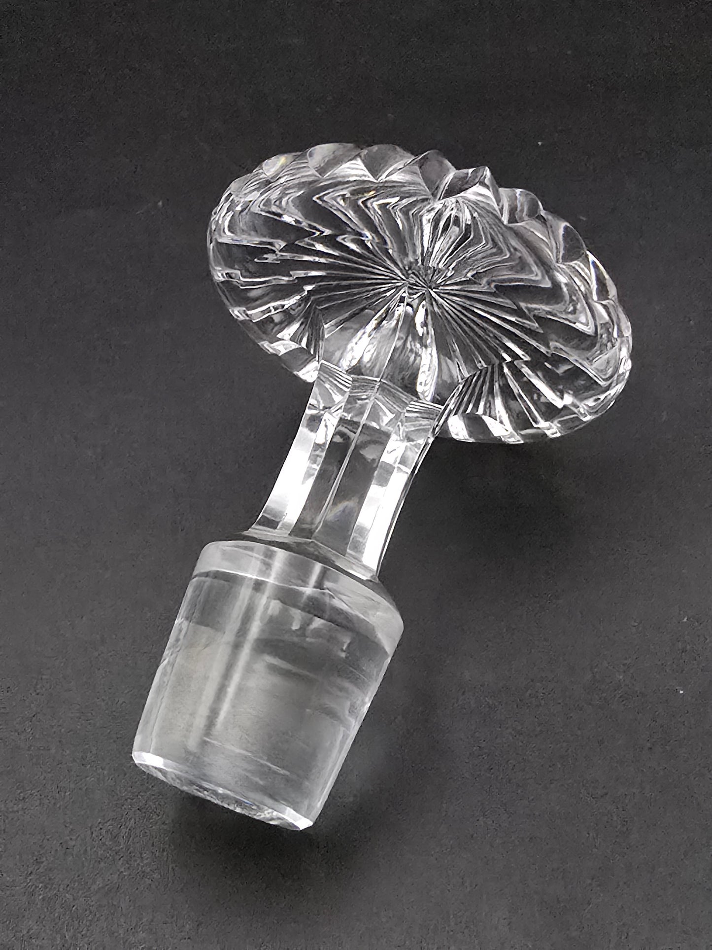 Vintage Crystal glass Carafe Decanter. 800ml. 23cm tall