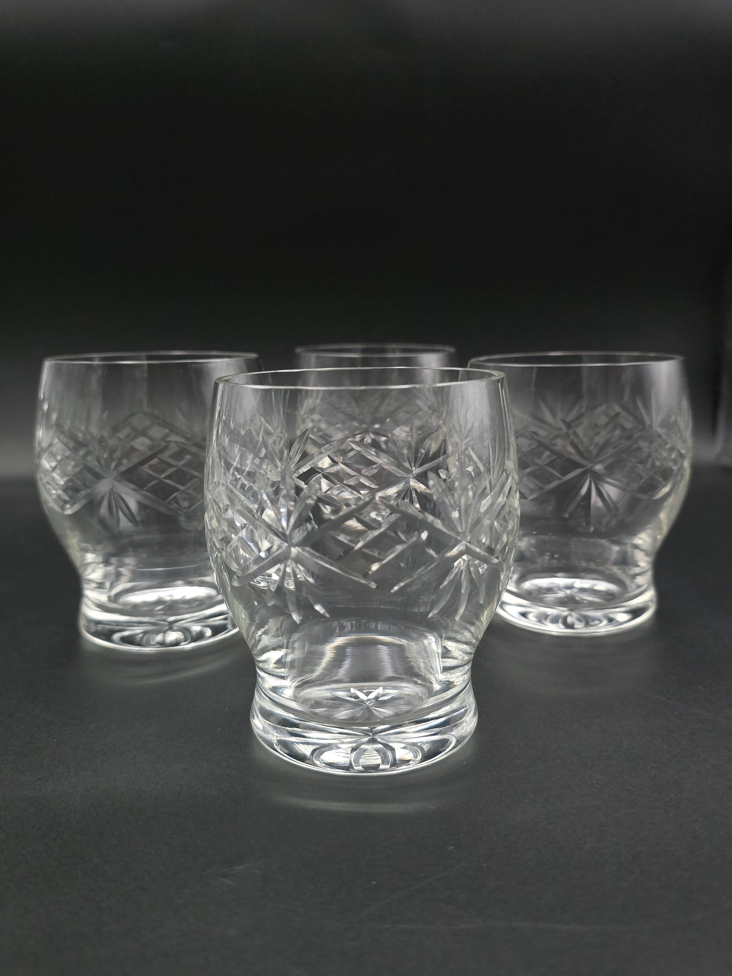 Set of 4 vintage Starburst Base Crystal Tumblers – 350 ml, 10 cm Tall, Diamond-Cut Design