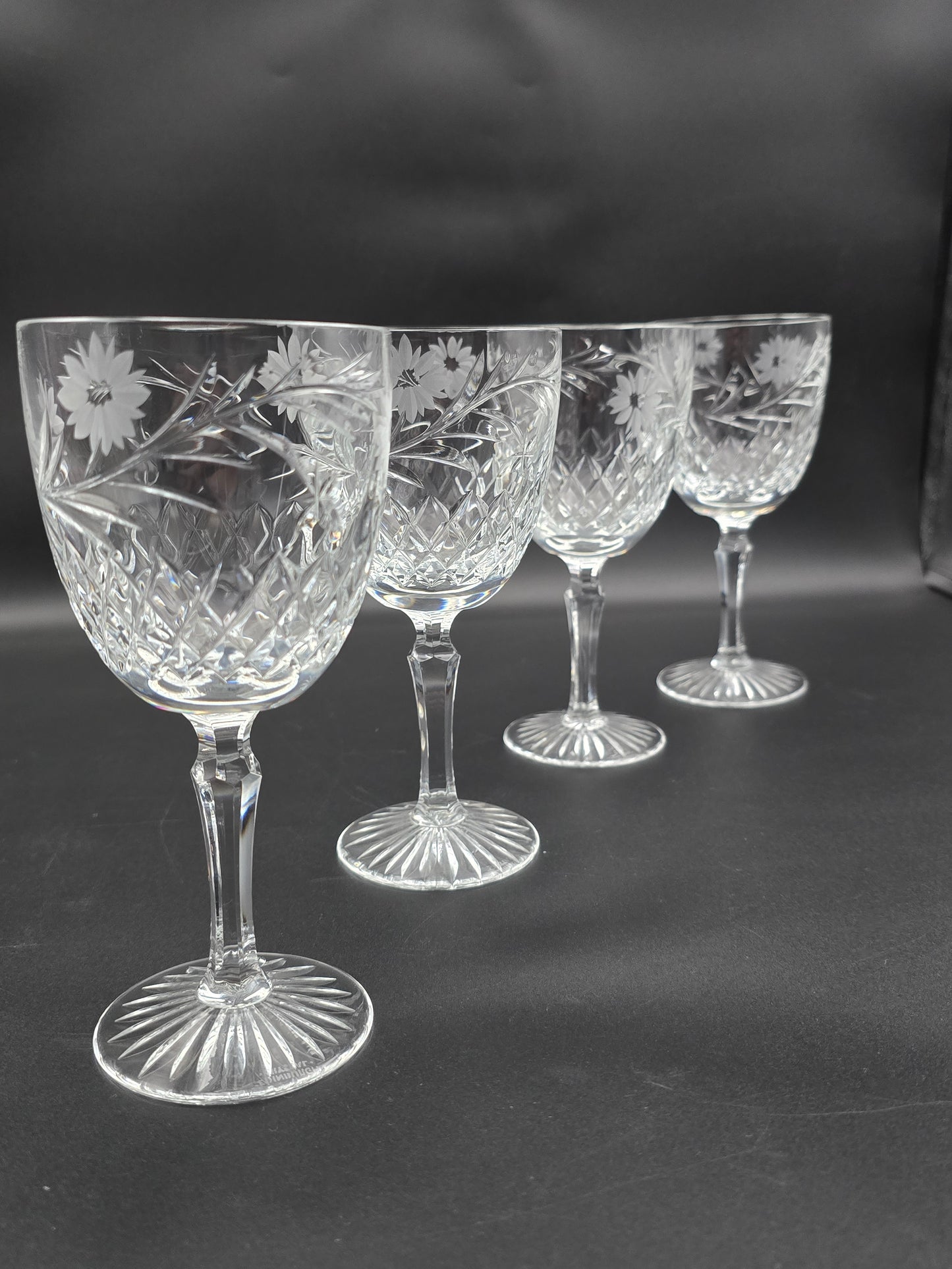 Set of 4 Large Edinburgh Crystal Argyll Pattern Crystal wine glasses 250ml 16.5cm tall
