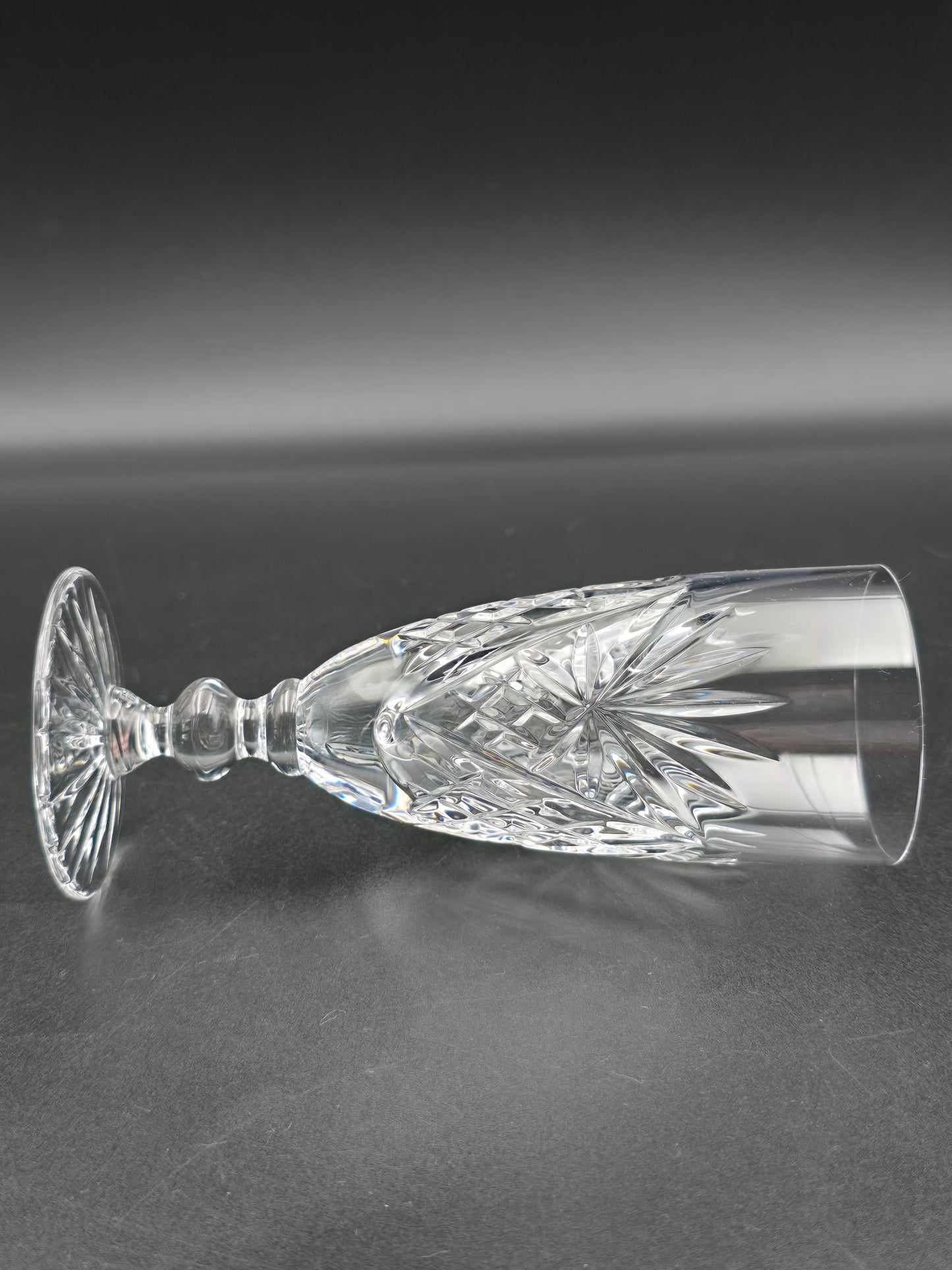Set of 6 small Crystal Champagne Flutes – Knopped Stem and star cut base– 14.5cm Tall – Vintage British Glassware – Immaculate Condition. 135ml