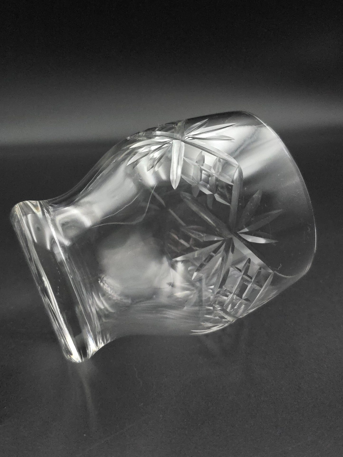 Set of 4 vintage Starburst Base Crystal Tumblers – 350 ml, 10 cm Tall, Diamond-Cut Design