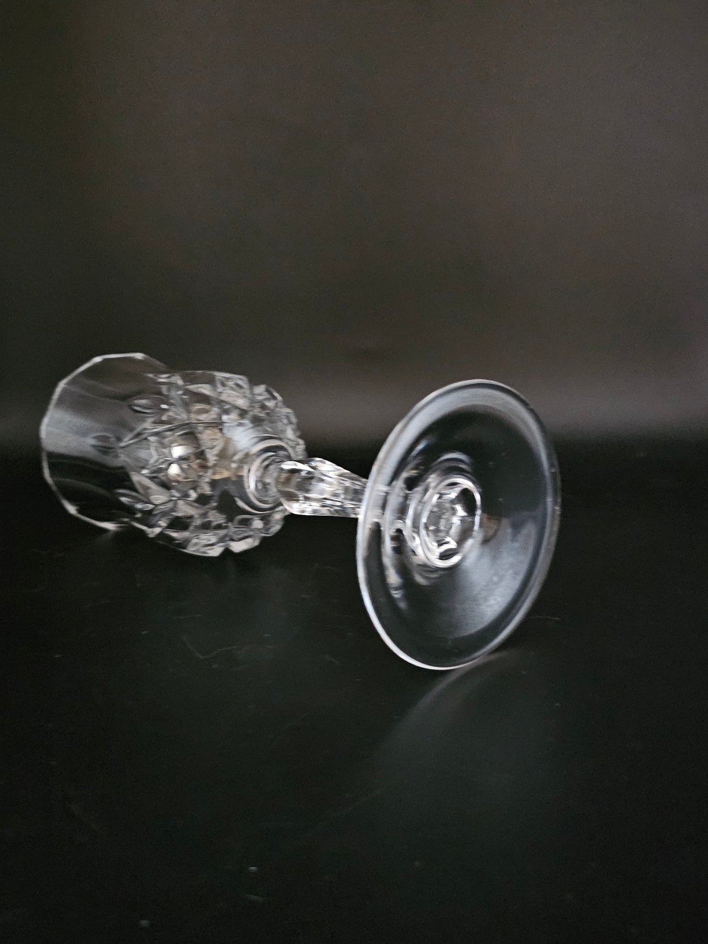 Set of 4 tall, Large Vintage Crystal Wine Glasses. 200ml. 19cm tall